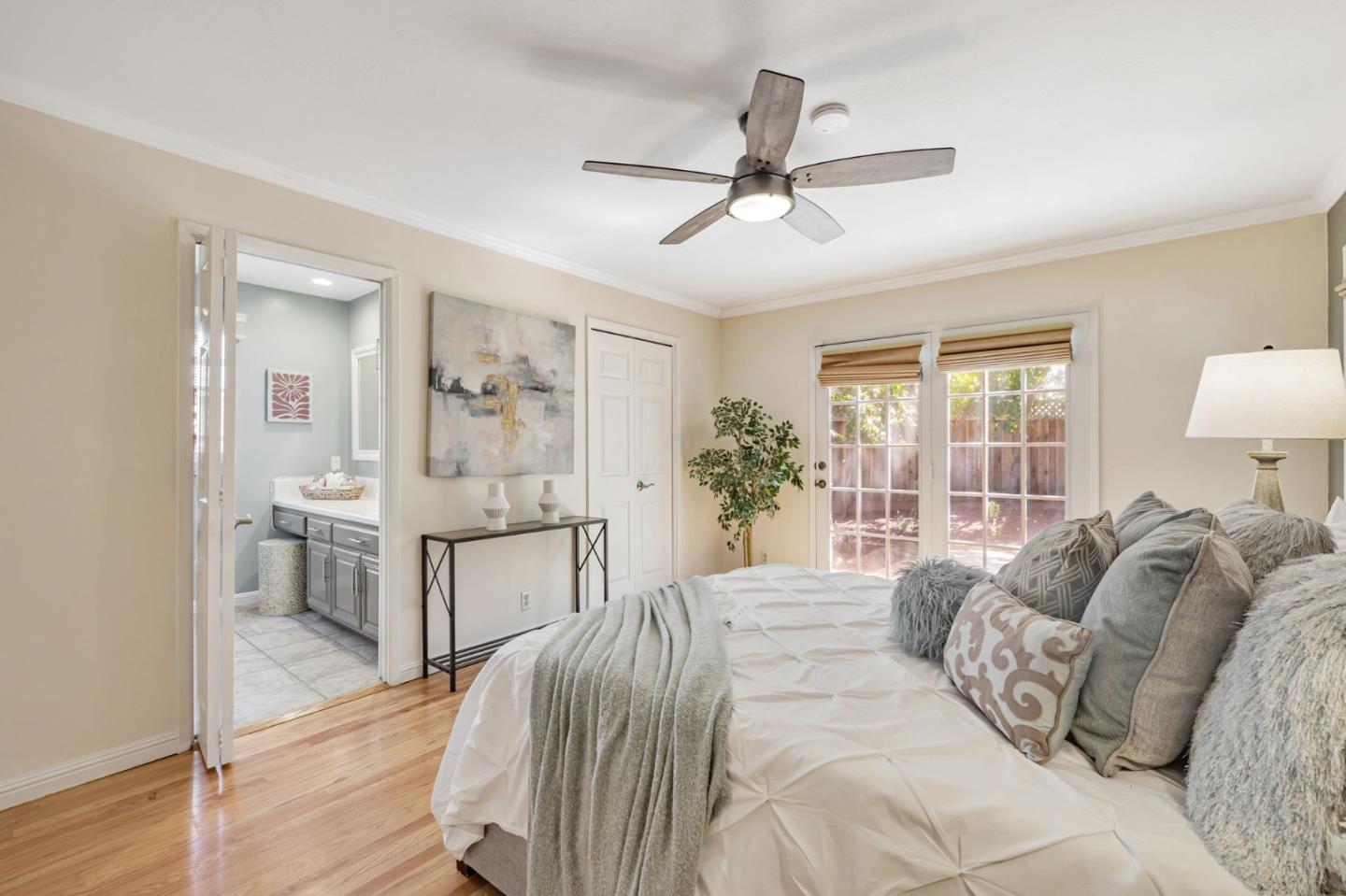Detail Gallery Image 8 of 43 For 650 Hyde Park, Sunnyvale,  CA 94087 - 3 Beds | 2 Baths