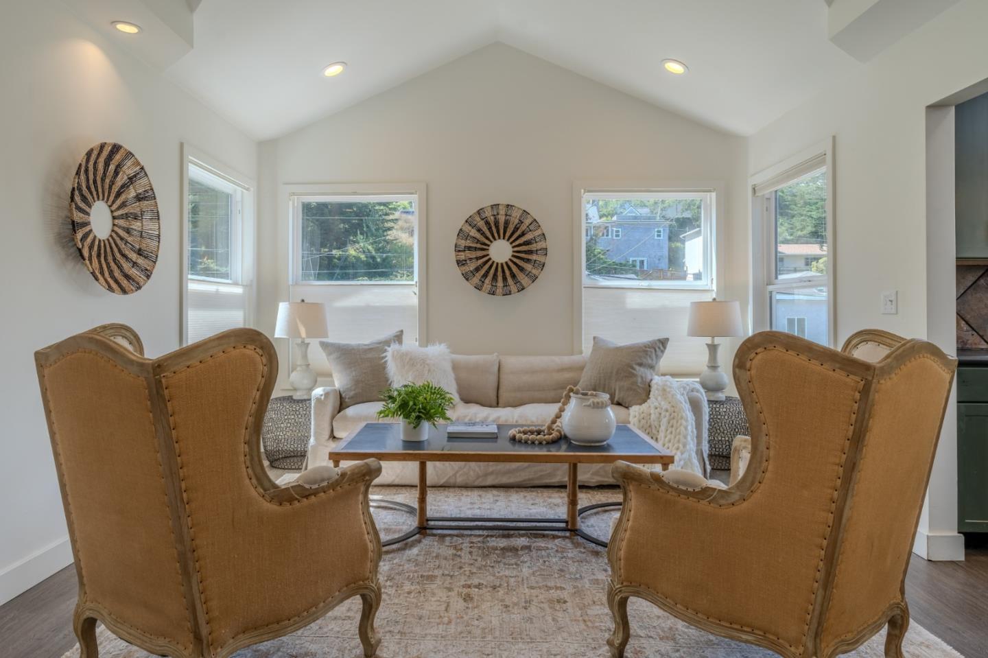 Detail Gallery Image 10 of 67 For 647 Canyon Dr, Pacifica,  CA 94044 - 4 Beds | 3 Baths