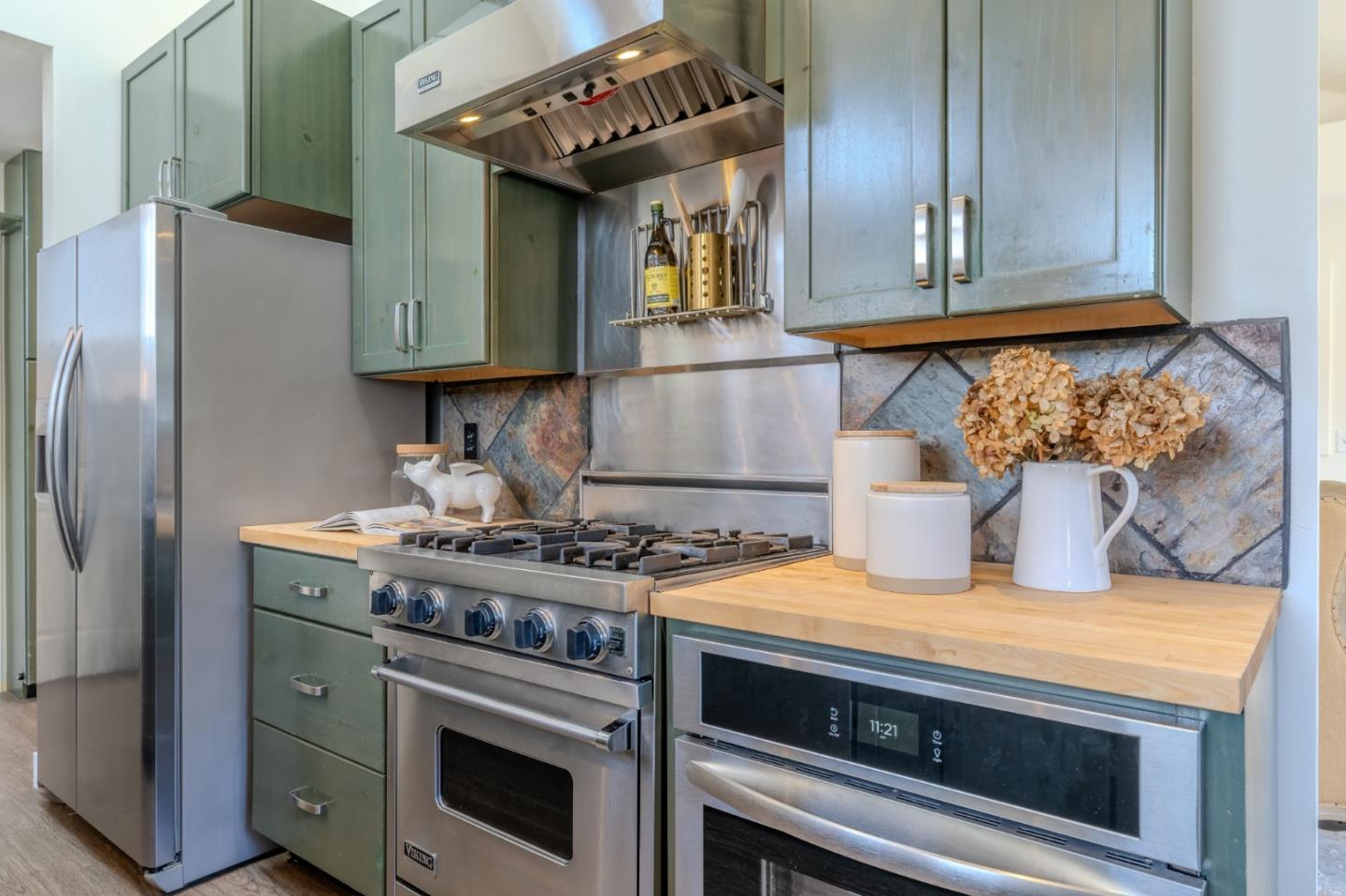 Detail Gallery Image 18 of 67 For 647 Canyon Dr, Pacifica,  CA 94044 - 4 Beds | 3 Baths