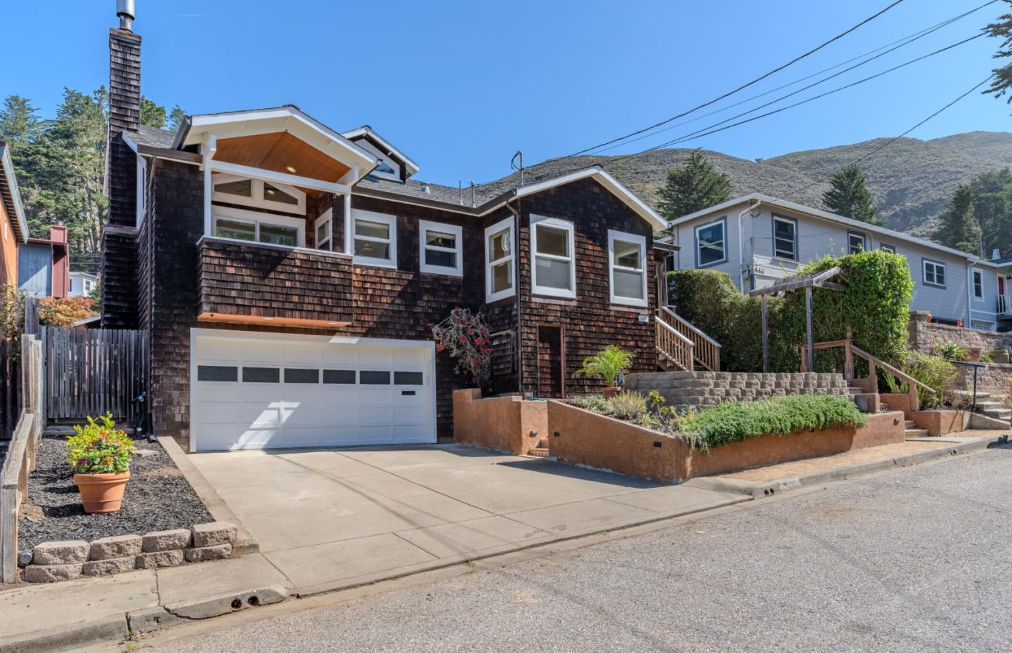 Detail Gallery Image 2 of 67 For 647 Canyon Dr, Pacifica,  CA 94044 - 4 Beds | 3 Baths
