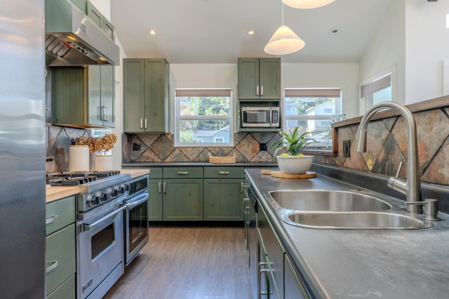 Detail Gallery Image 20 of 67 For 647 Canyon Dr, Pacifica,  CA 94044 - 4 Beds | 3 Baths