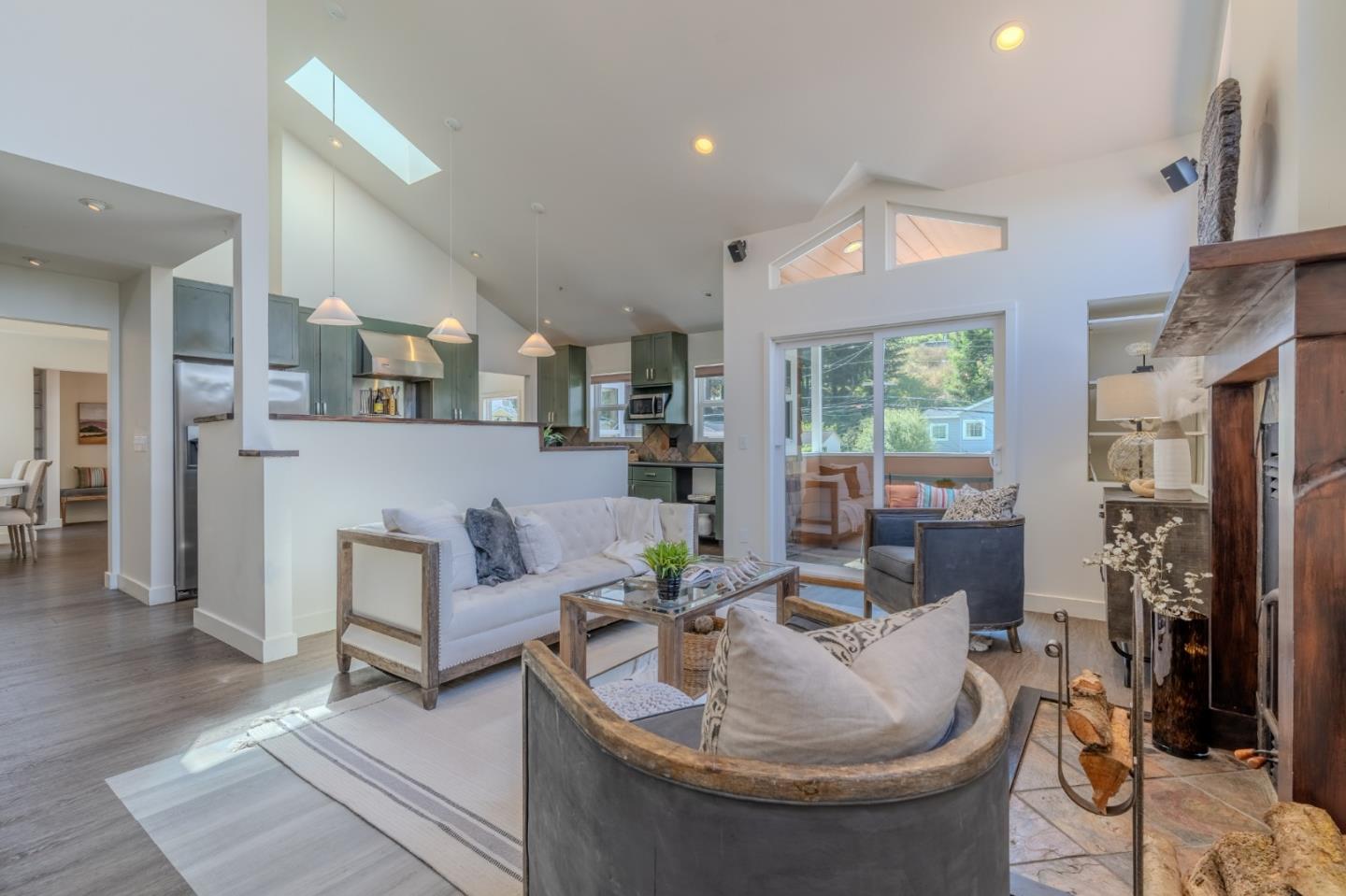 Detail Gallery Image 27 of 67 For 647 Canyon Dr, Pacifica,  CA 94044 - 4 Beds | 3 Baths