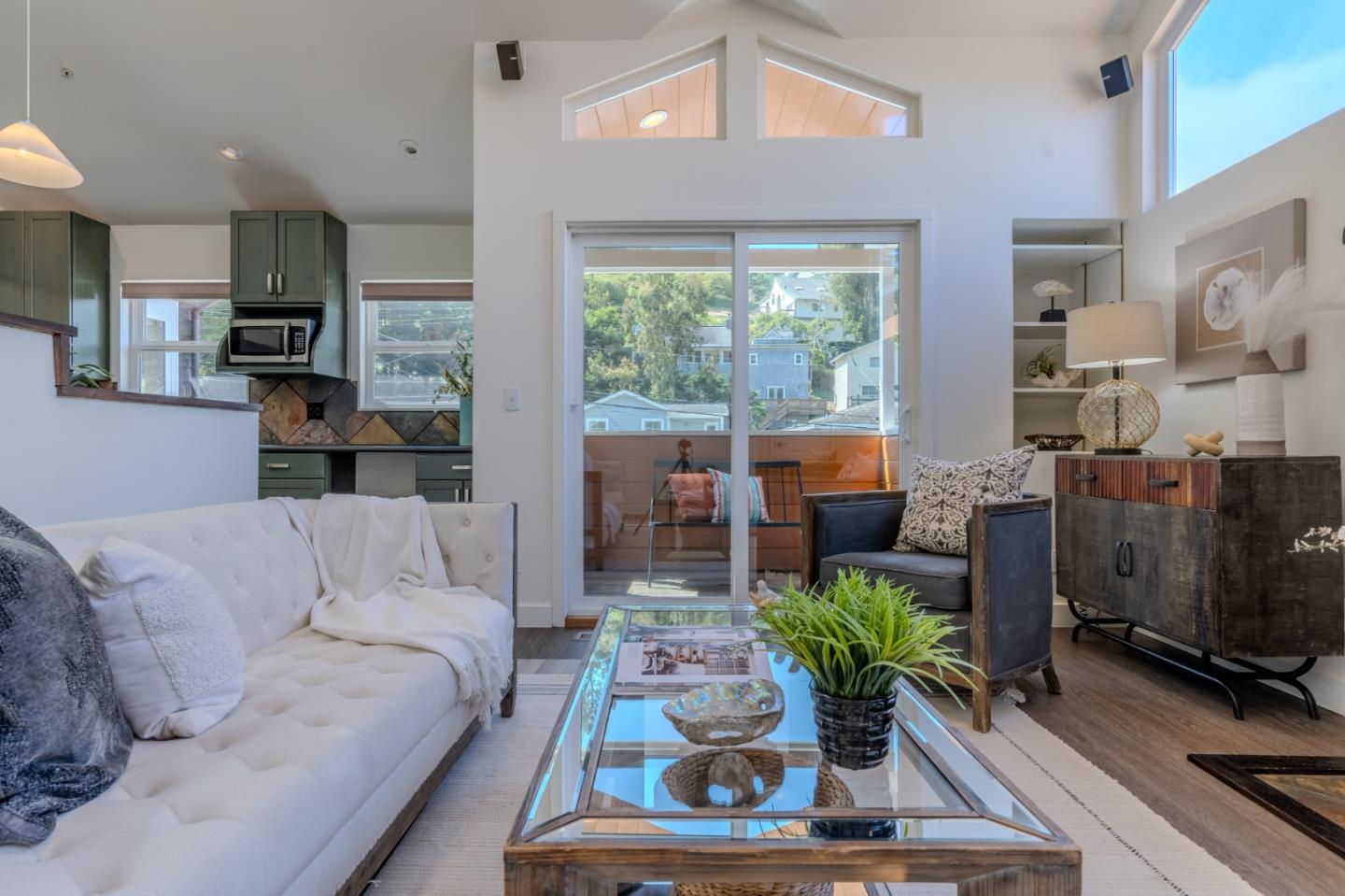 Detail Gallery Image 29 of 67 For 647 Canyon Dr, Pacifica,  CA 94044 - 4 Beds | 3 Baths