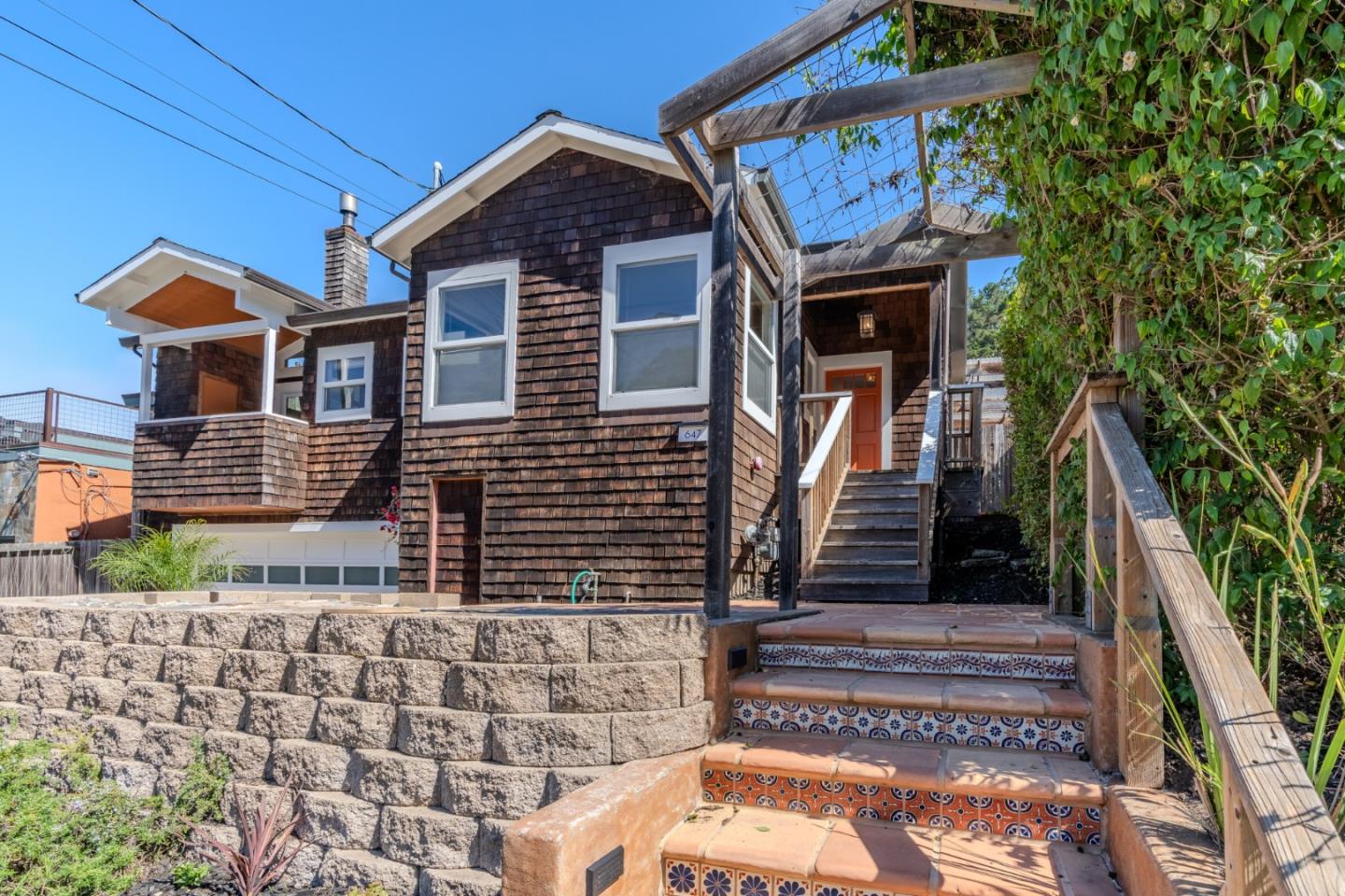 Detail Gallery Image 3 of 67 For 647 Canyon Dr, Pacifica,  CA 94044 - 4 Beds | 3 Baths
