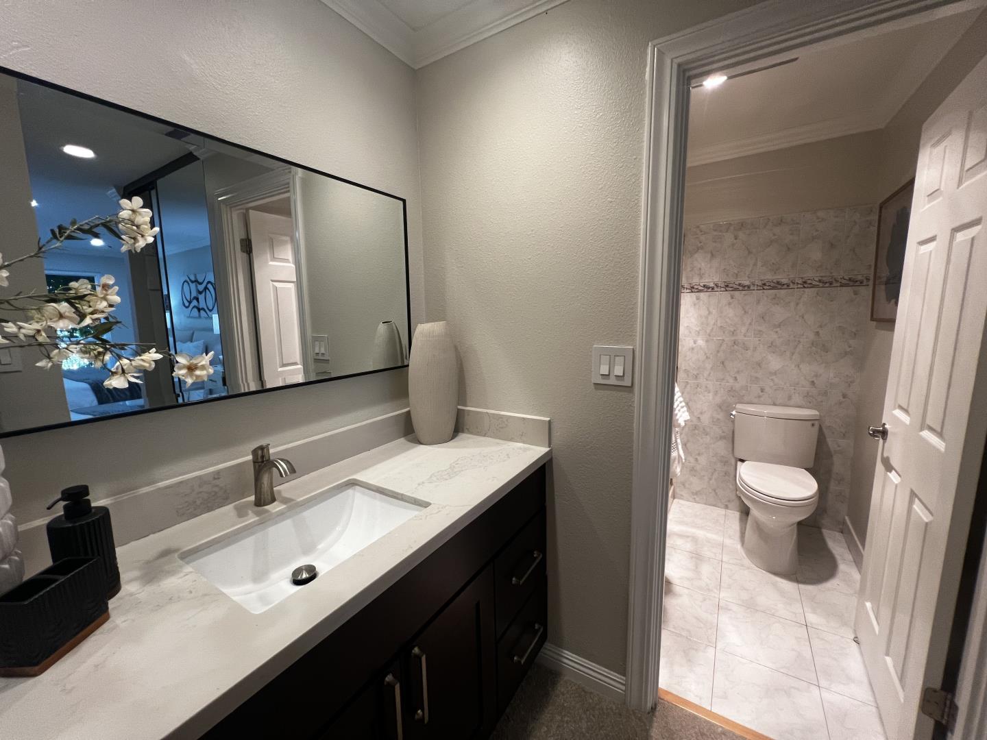 Detail Gallery Image 10 of 23 For 1031 Crestview Dr #206,  Mountain View,  CA 94040 - 2 Beds | 2 Baths