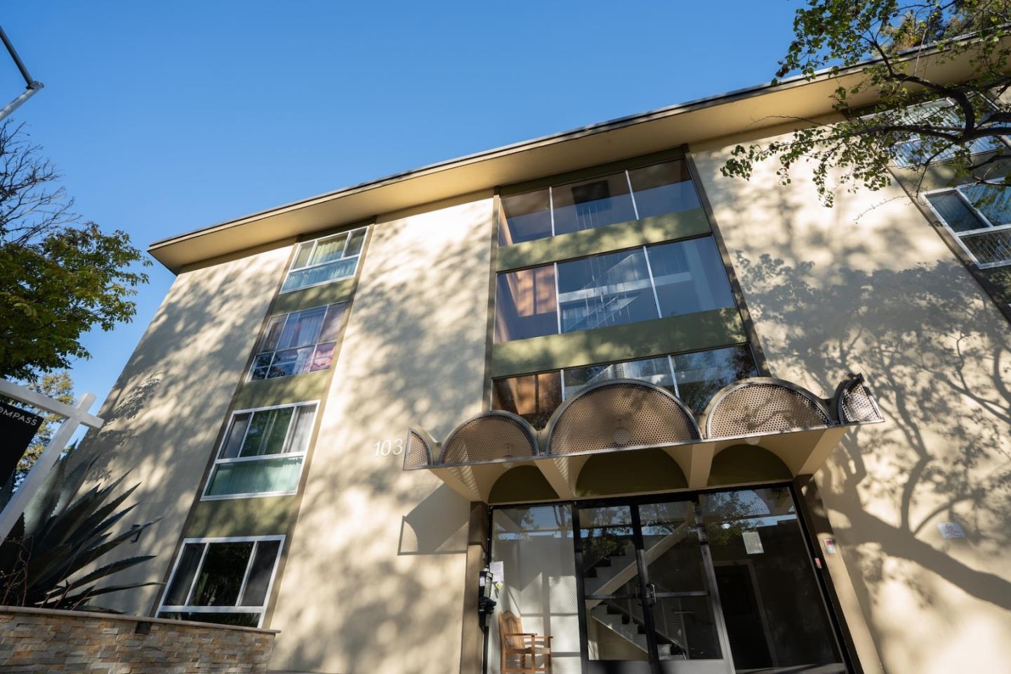 Detail Gallery Image 16 of 23 For 1031 Crestview Dr #206,  Mountain View,  CA 94040 - 2 Beds | 2 Baths