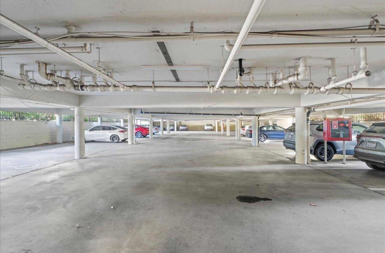 Detail Gallery Image 18 of 23 For 1031 Crestview Dr #206,  Mountain View,  CA 94040 - 2 Beds | 2 Baths