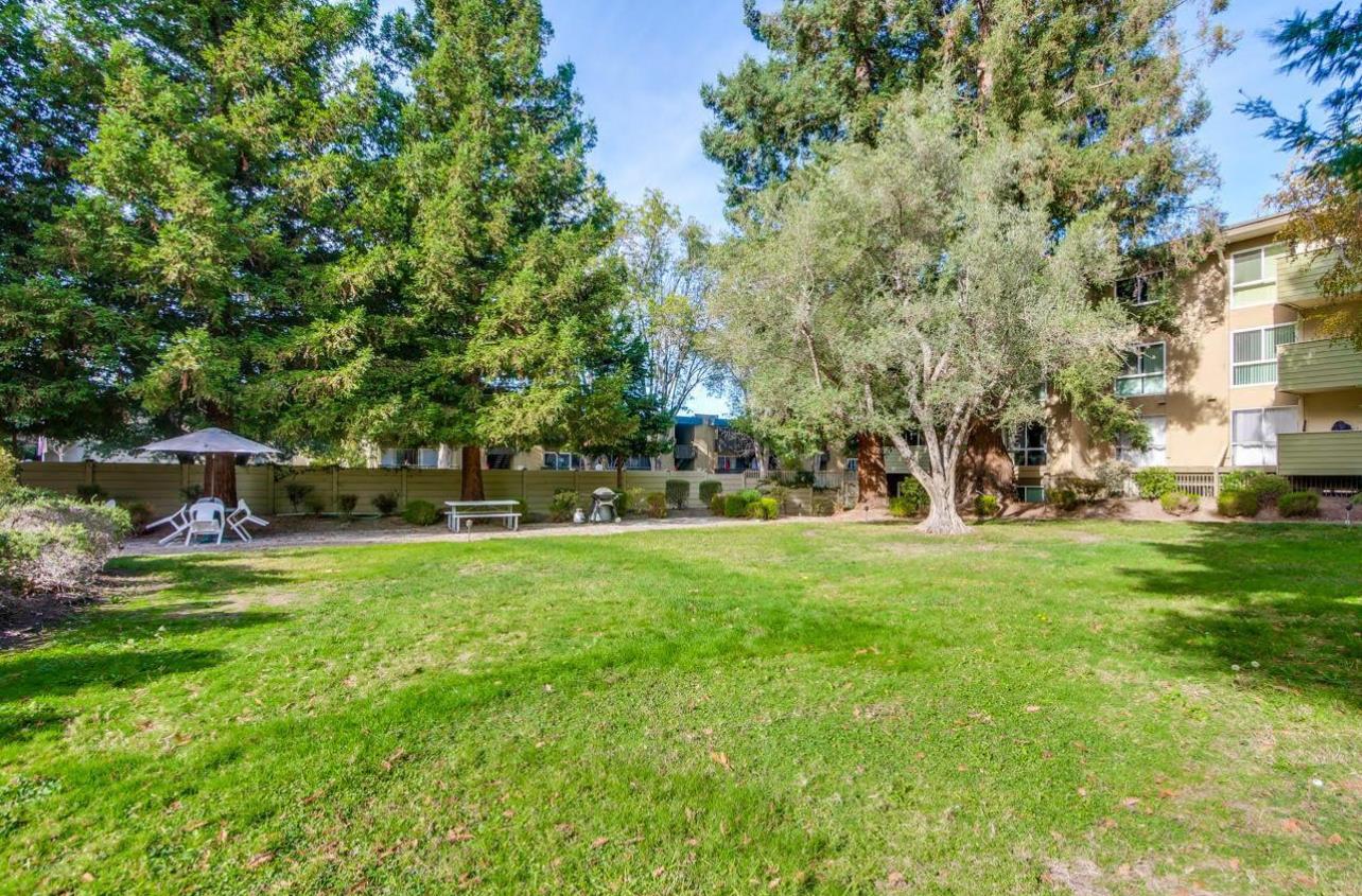 Detail Gallery Image 20 of 23 For 1031 Crestview Dr #206,  Mountain View,  CA 94040 - 2 Beds | 2 Baths