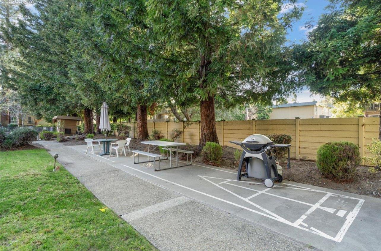 Detail Gallery Image 22 of 23 For 1031 Crestview Dr #206,  Mountain View,  CA 94040 - 2 Beds | 2 Baths