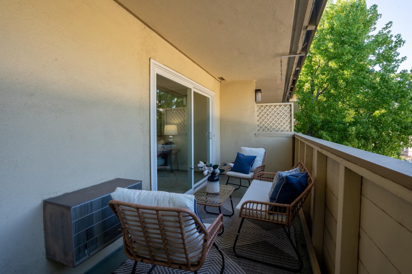 Detail Gallery Image 6 of 23 For 1031 Crestview Dr #206,  Mountain View,  CA 94040 - 2 Beds | 2 Baths