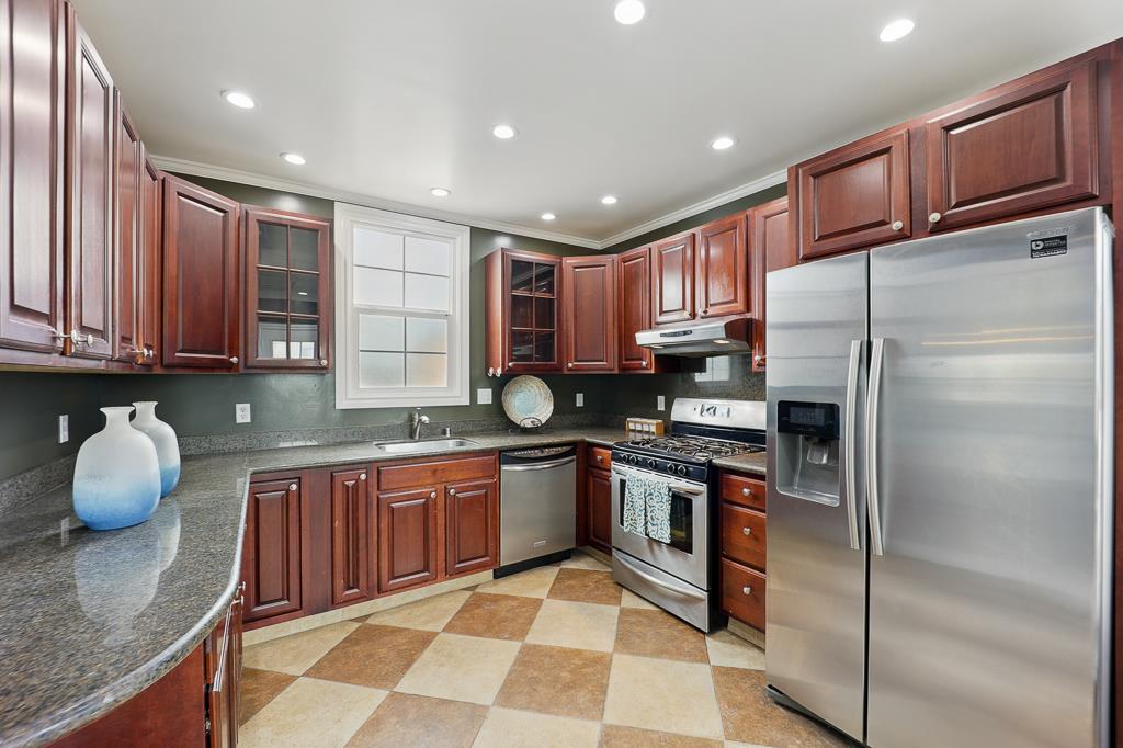 Detail Gallery Image 15 of 50 For 138 W Market St, Daly City,  CA 94014 - 3 Beds | 1 Baths