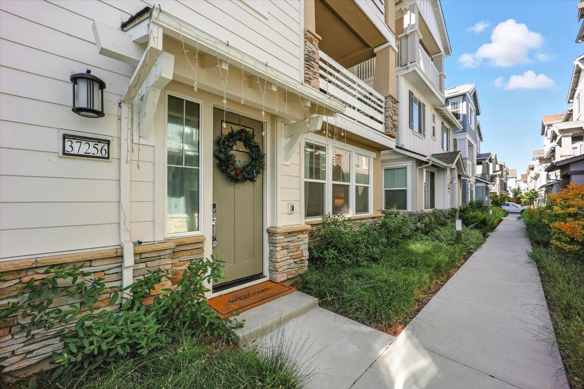 Detail Gallery Image 8 of 67 For 37256 Sand Bar Pl, Newark,  CA 94560 - 4 Beds | 3/1 Baths