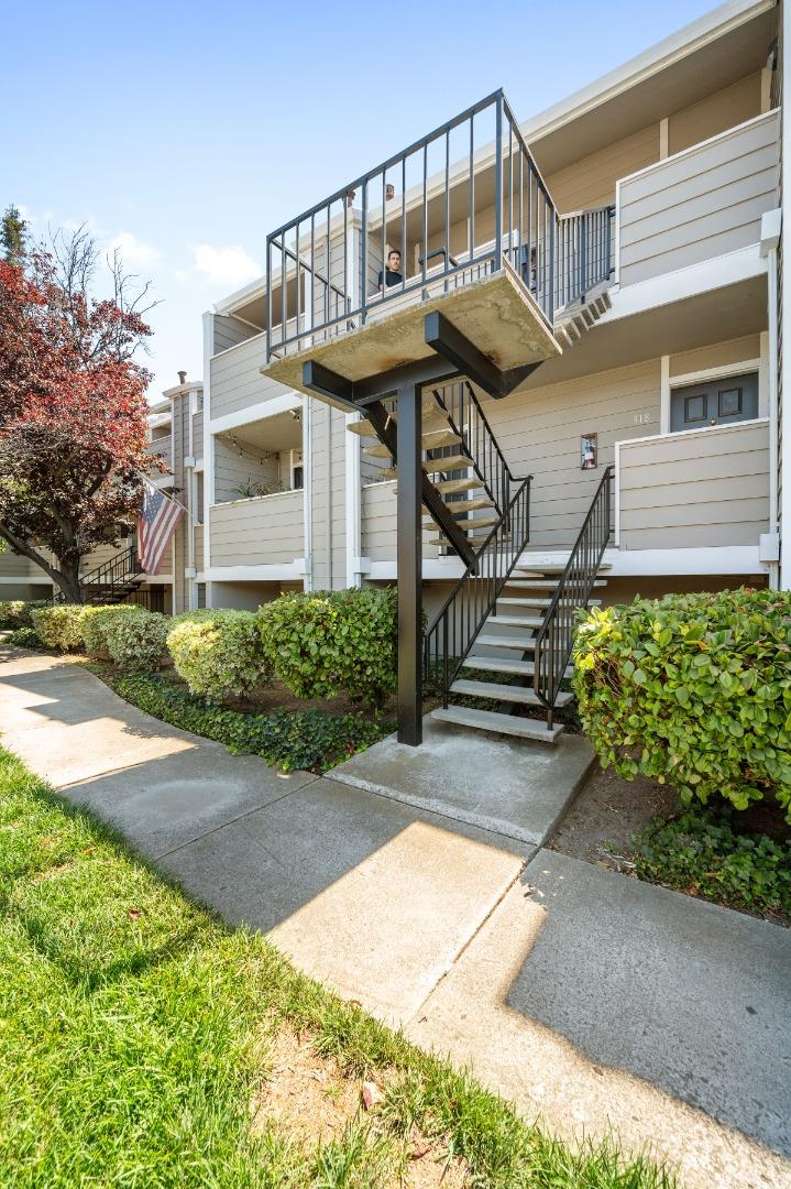 Detail Gallery Image 2 of 24 For 316 Stonegate Cir, San Jose,  CA 95110 - 1 Beds | 1 Baths