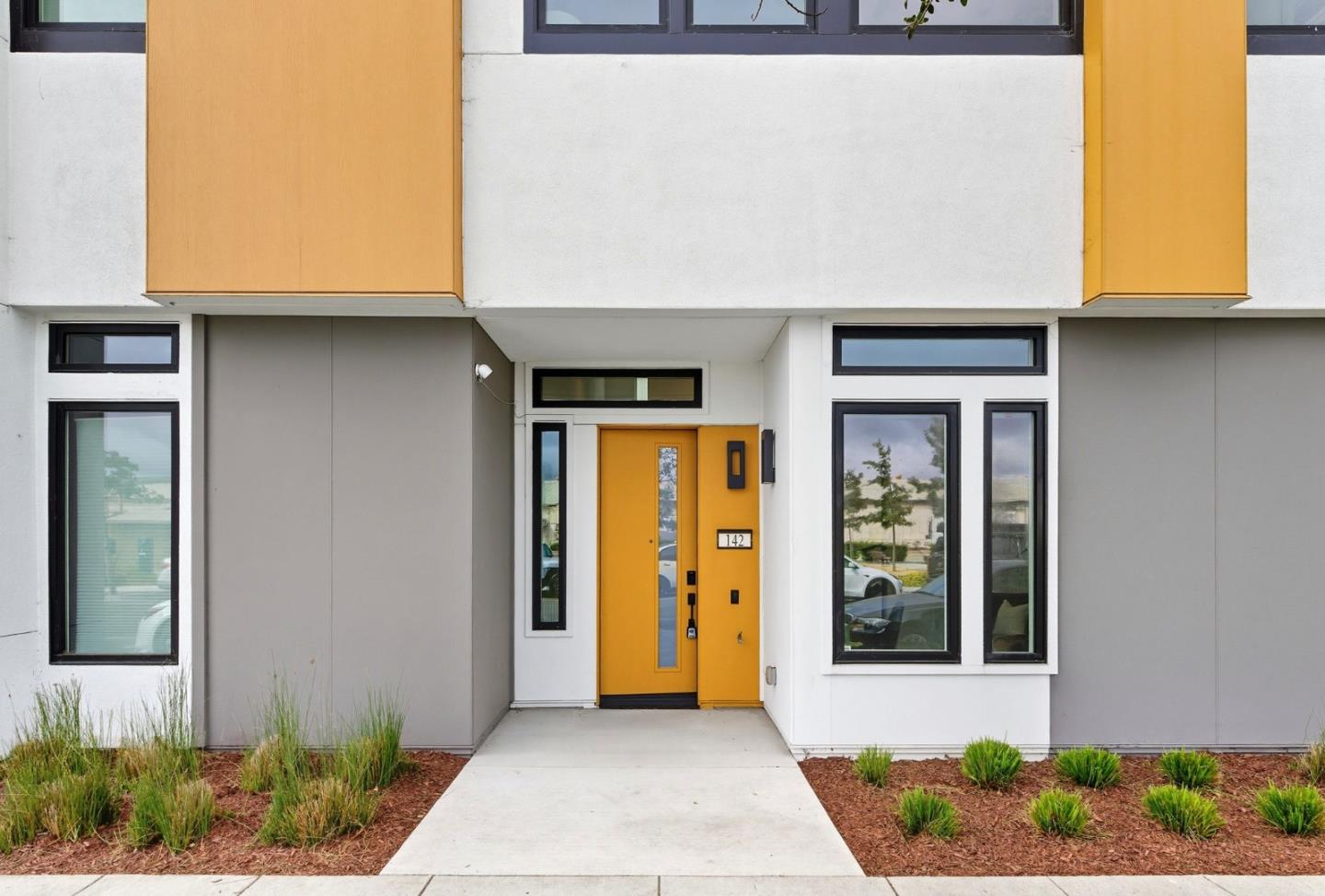 Detail Gallery Image 2 of 45 For 142 Coronado Ave, Alameda,  CA 94501 - 4 Beds | 4 Baths