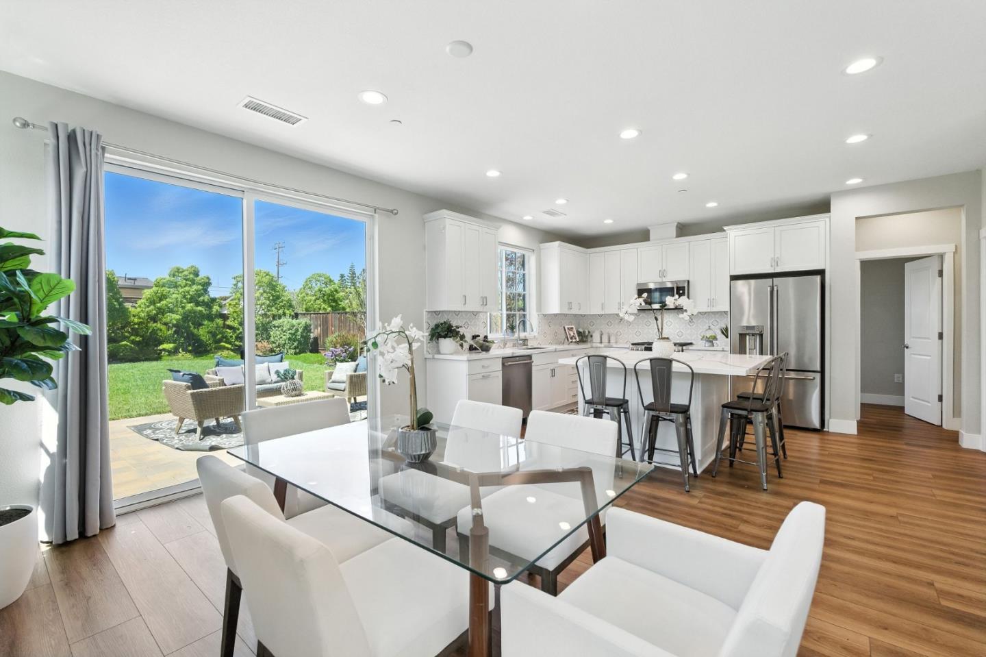Detail Gallery Image 10 of 34 For 5879 Caleb Ct, Newark,  CA 94560 - 4 Beds | 3/1 Baths