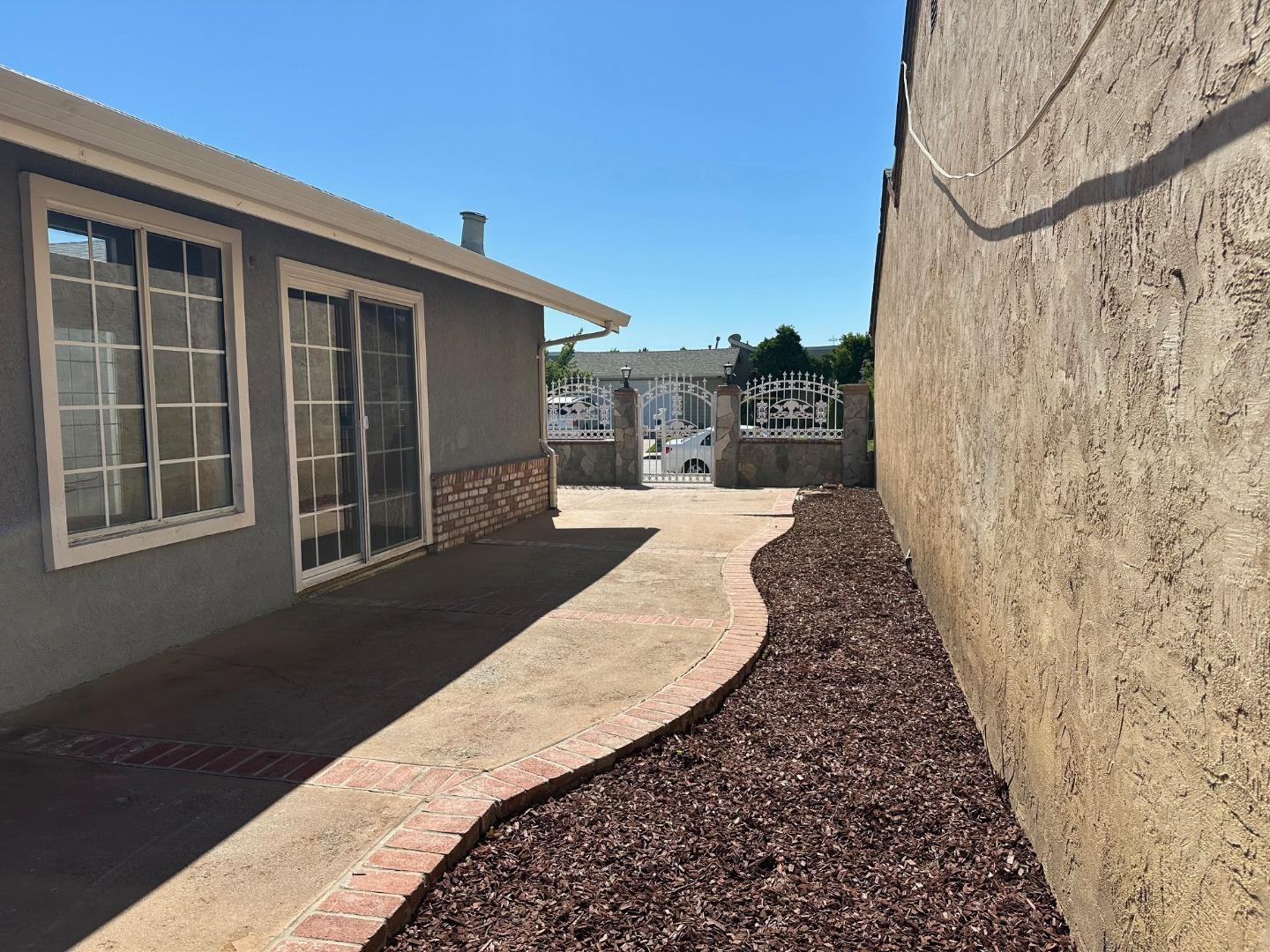 Detail Gallery Image 18 of 20 For 1165 Camano Ct, San Jose,  CA 95122 - 4 Beds | 2 Baths