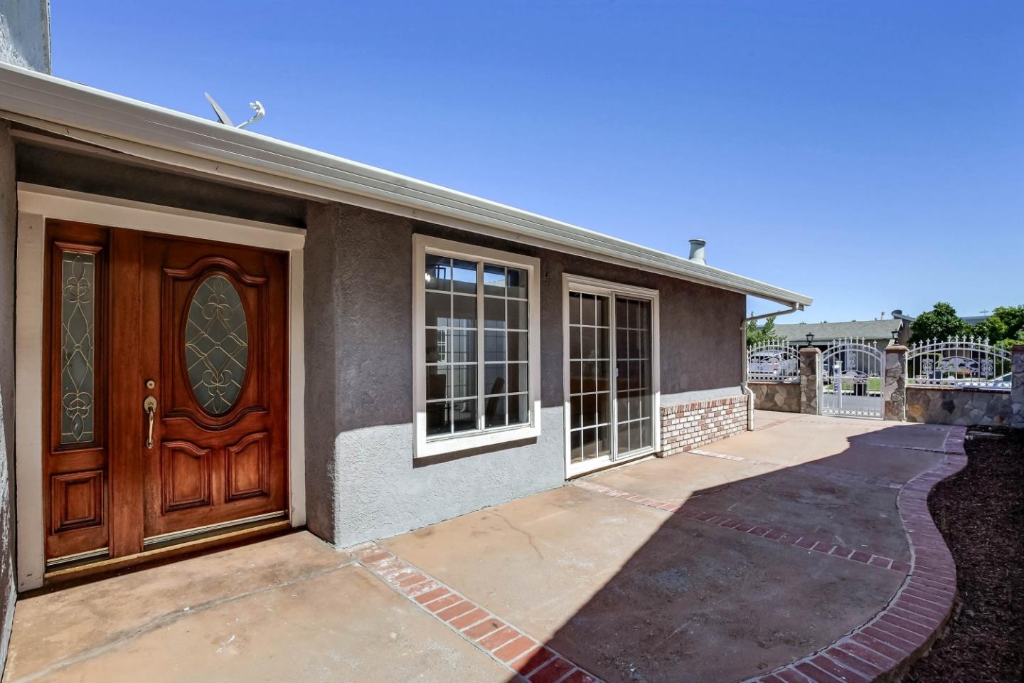 Detail Gallery Image 4 of 20 For 1165 Camano Ct, San Jose,  CA 95122 - 4 Beds | 2 Baths