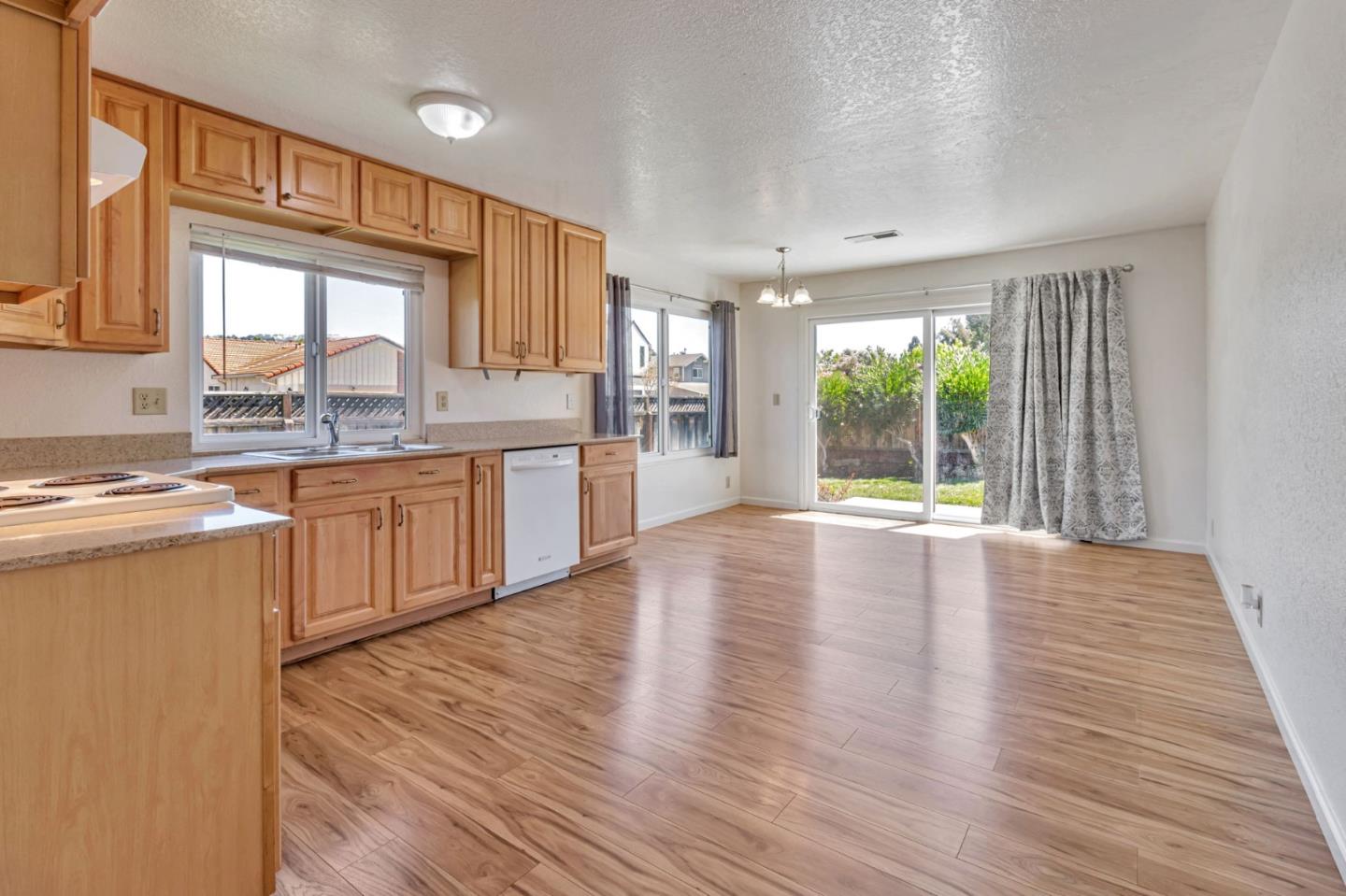 Detail Gallery Image 11 of 39 For 17061 Teak Ct, Morgan Hill,  CA 95037 - 4 Beds | 2 Baths