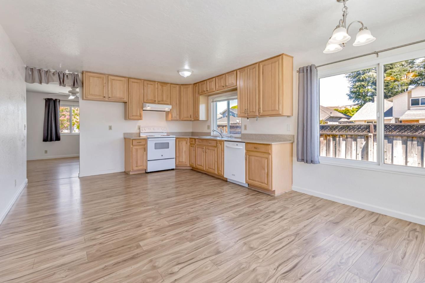 Detail Gallery Image 12 of 39 For 17061 Teak Ct, Morgan Hill,  CA 95037 - 4 Beds | 2 Baths