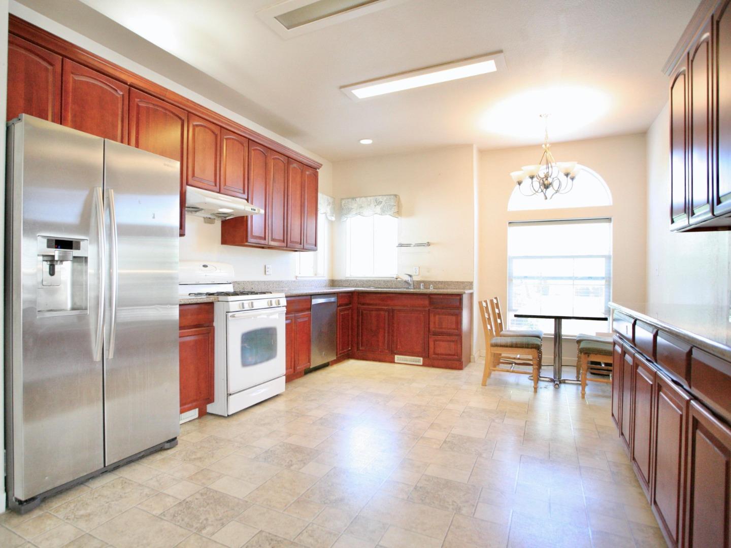 Detail Gallery Image 8 of 42 For 427 Shorewood Ln #427,  San Jose,  CA 95134 - 4 Beds | 3 Baths