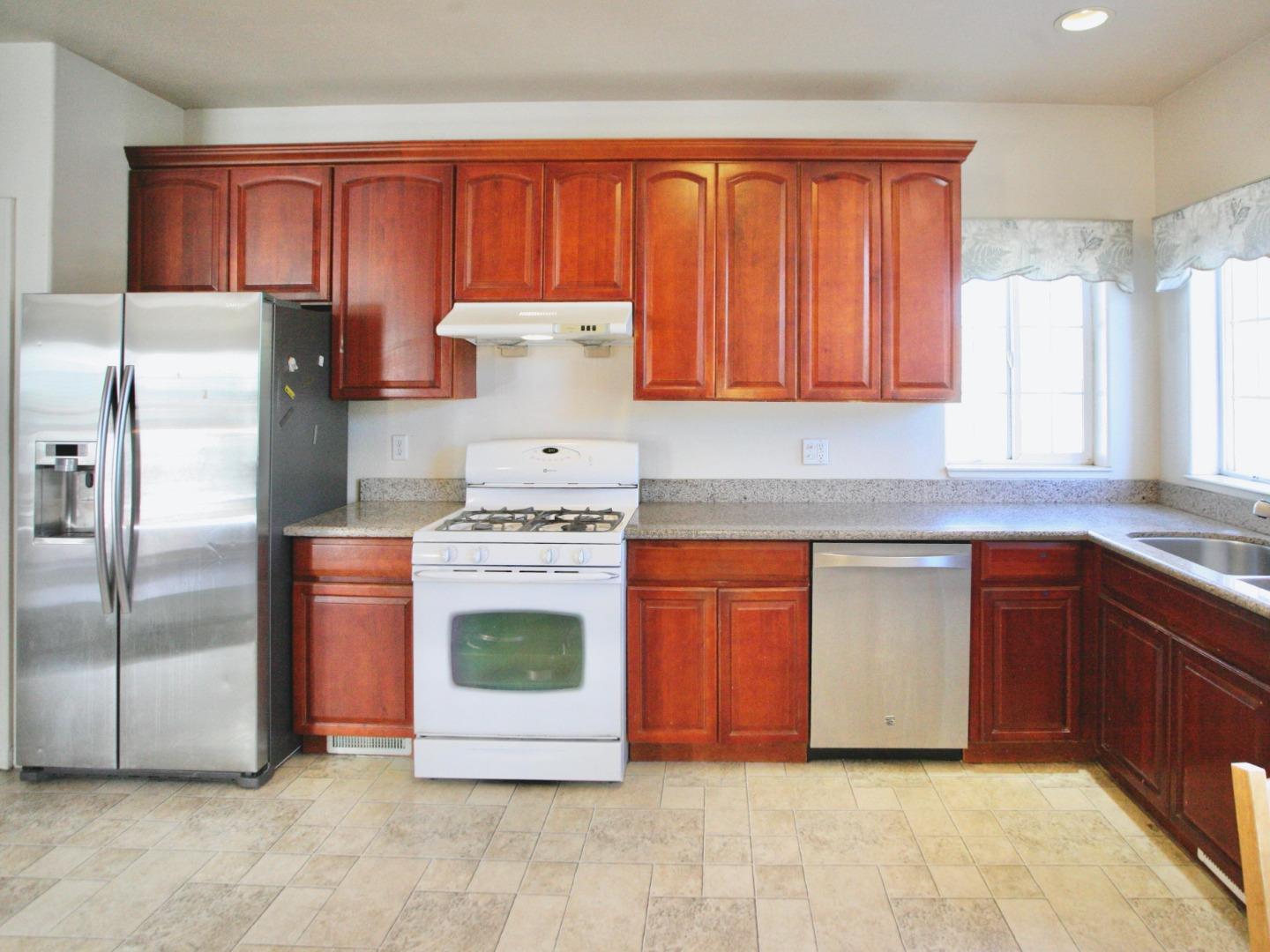 Detail Gallery Image 9 of 42 For 427 Shorewood Ln #427,  San Jose,  CA 95134 - 4 Beds | 3 Baths