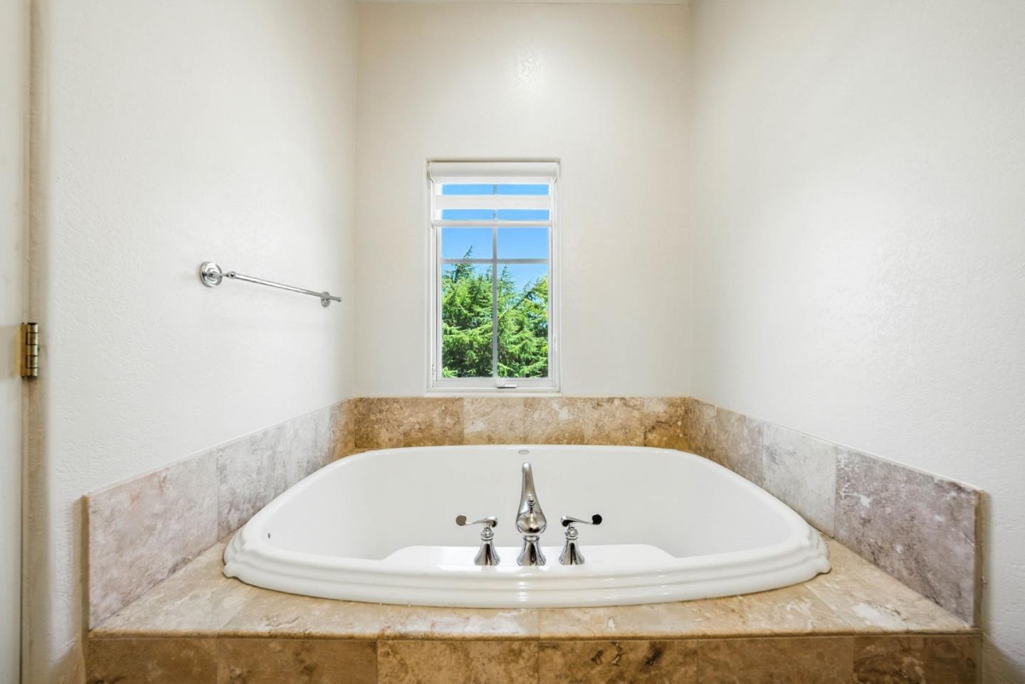 Detail Gallery Image 26 of 47 For 484 Gabilan St, Los Altos,  CA 94022 - 3 Beds | 2/1 Baths