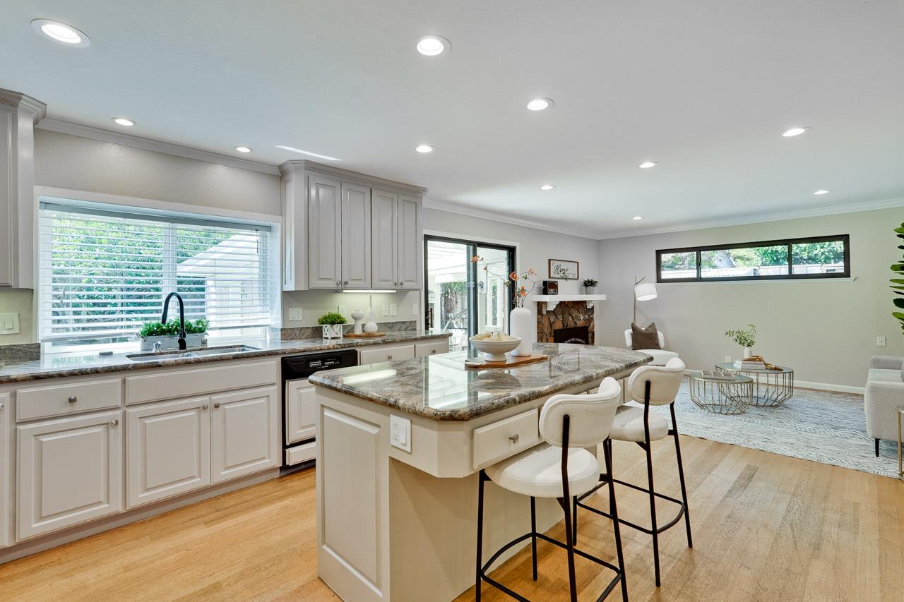 Detail Gallery Image 14 of 28 For 856 Jasmine Dr, Sunnyvale,  CA 94086 - 5 Beds | 2/1 Baths