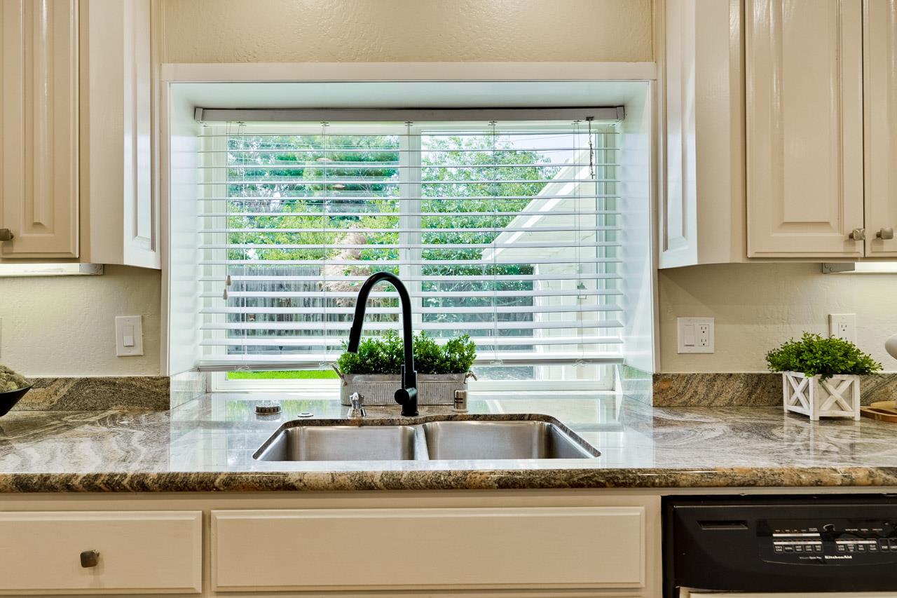 Detail Gallery Image 17 of 28 For 856 Jasmine Dr, Sunnyvale,  CA 94086 - 5 Beds | 2/1 Baths