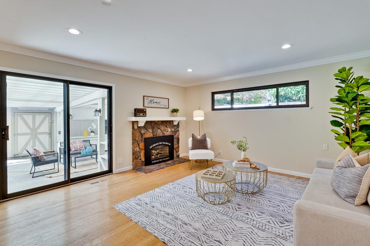 Detail Gallery Image 8 of 28 For 856 Jasmine Dr, Sunnyvale,  CA 94086 - 5 Beds | 2/1 Baths