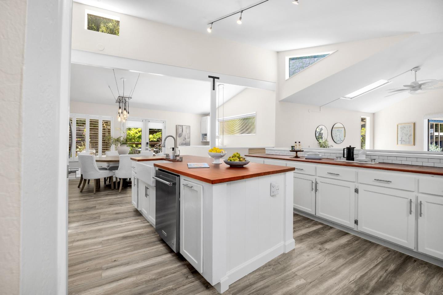 Detail Gallery Image 5 of 50 For 321 Valencia Rd, Aptos,  CA 95003 - 4 Beds | 2 Baths