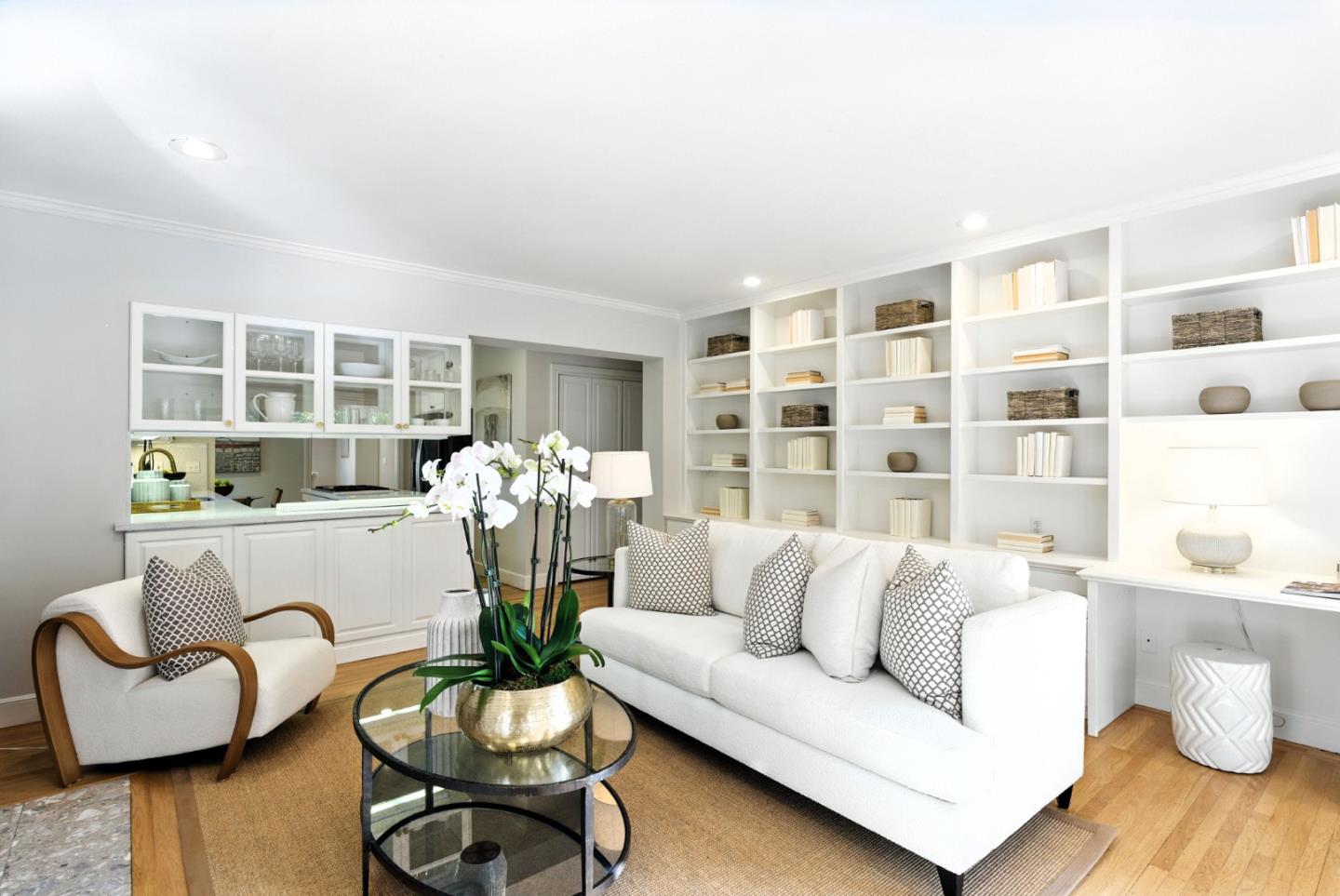 Detail Gallery Image 12 of 33 For 253 Seale Ave, Palo Alto,  CA 94301 - 4 Beds | 2/1 Baths