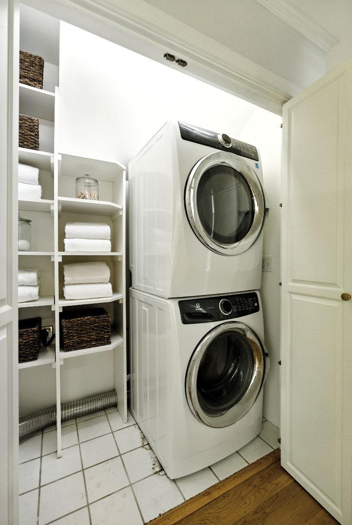 Detail Gallery Image 13 of 33 For 253 Seale Ave, Palo Alto,  CA 94301 - 4 Beds | 2/1 Baths