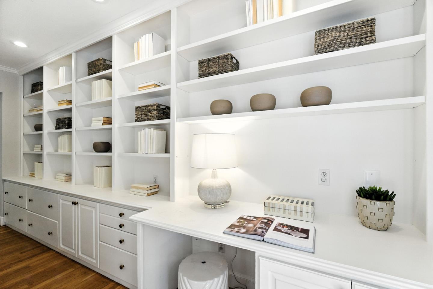 Detail Gallery Image 15 of 33 For 253 Seale Ave, Palo Alto,  CA 94301 - 4 Beds | 2/1 Baths