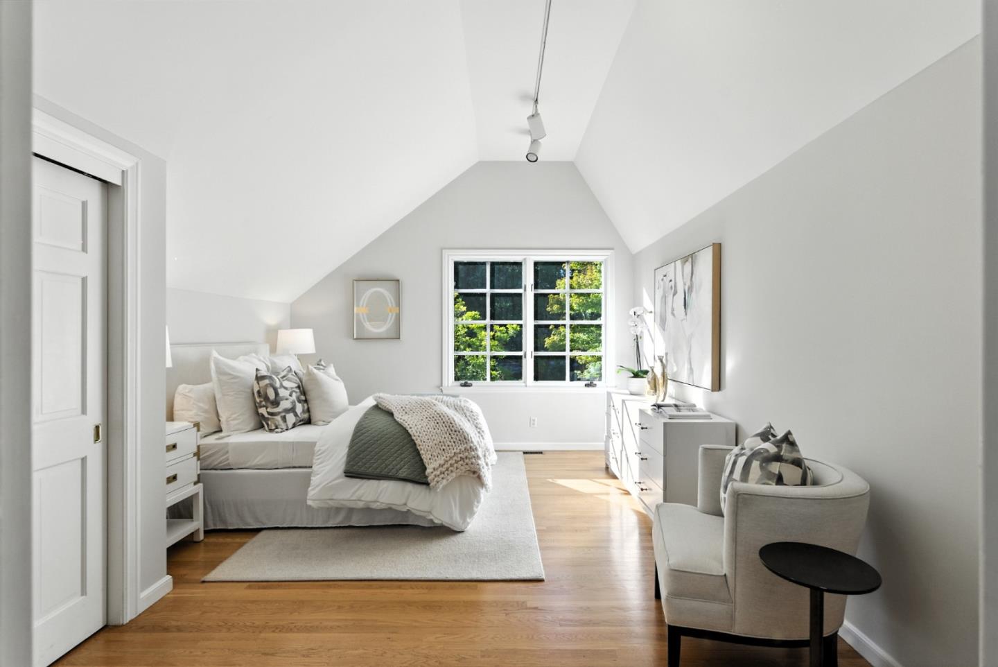 Detail Gallery Image 24 of 33 For 253 Seale Ave, Palo Alto,  CA 94301 - 4 Beds | 2/1 Baths