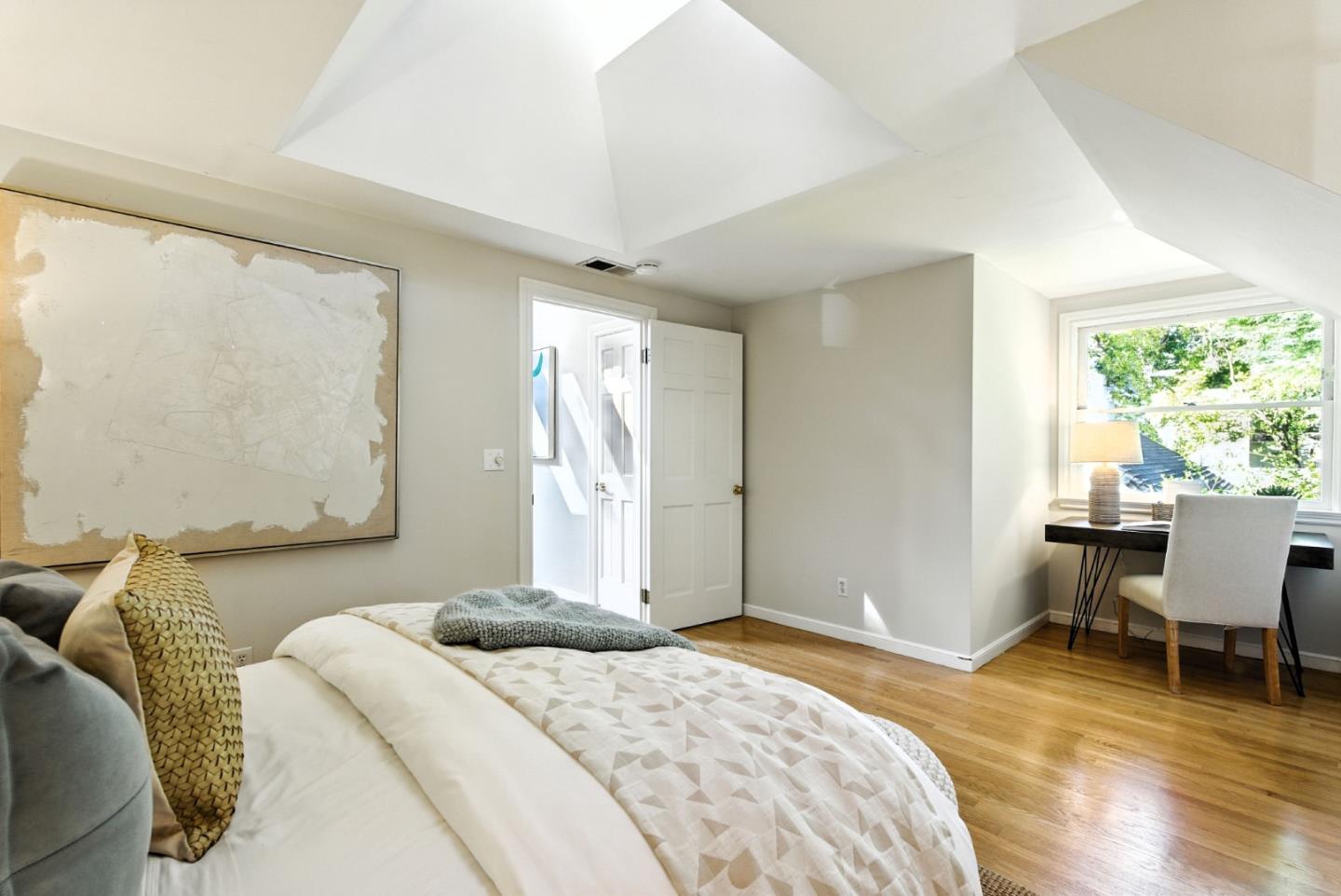 Detail Gallery Image 25 of 33 For 253 Seale Ave, Palo Alto,  CA 94301 - 4 Beds | 2/1 Baths