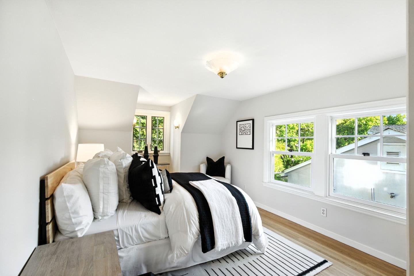 Detail Gallery Image 28 of 33 For 253 Seale Ave, Palo Alto,  CA 94301 - 4 Beds | 2/1 Baths