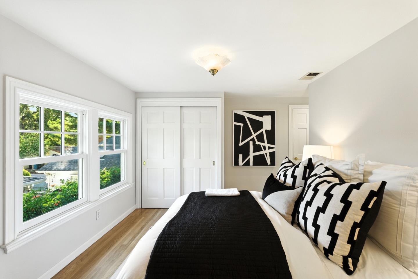 Detail Gallery Image 30 of 33 For 253 Seale Ave, Palo Alto,  CA 94301 - 4 Beds | 2/1 Baths