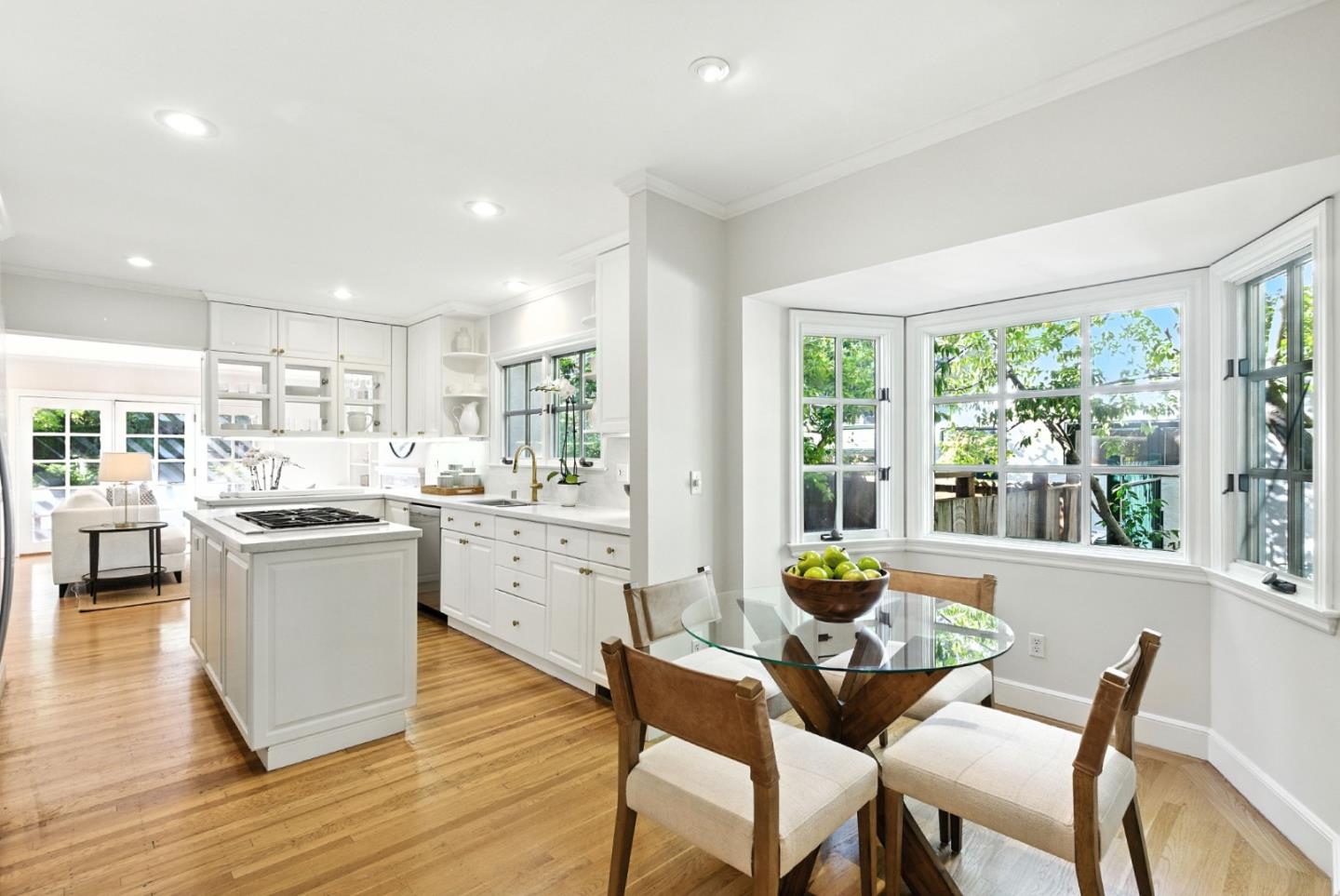 Detail Gallery Image 8 of 33 For 253 Seale Ave, Palo Alto,  CA 94301 - 4 Beds | 2/1 Baths