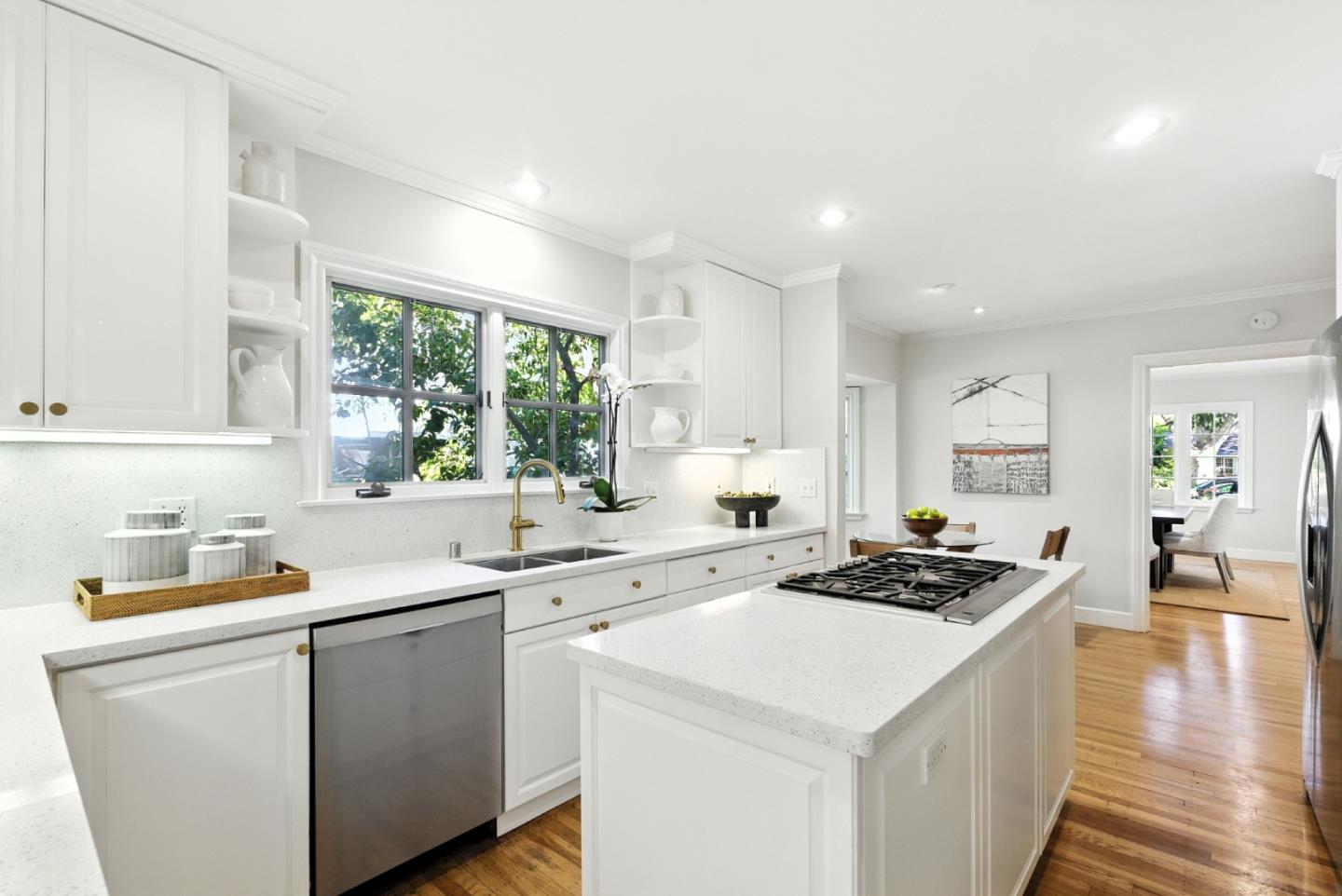 Detail Gallery Image 9 of 33 For 253 Seale Ave, Palo Alto,  CA 94301 - 4 Beds | 2/1 Baths