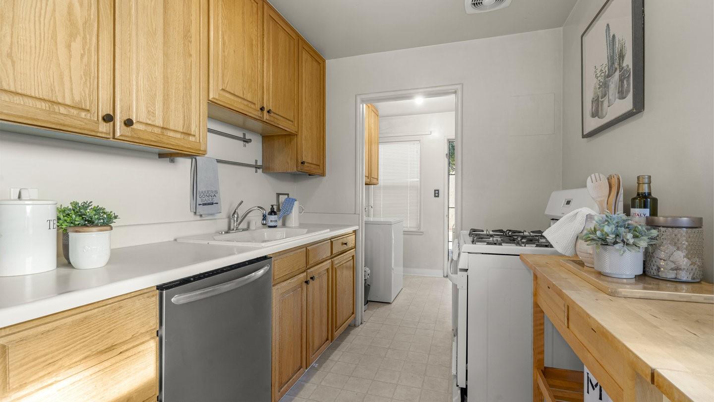 Detail Gallery Image 10 of 26 For 21685 Olive Ave, Cupertino,  CA 95014 - 3 Beds | 1 Baths