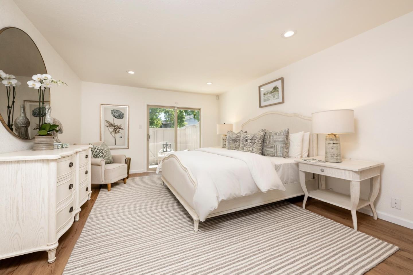 Detail Gallery Image 11 of 25 For 38 Weepingridge Ct, San Mateo,  CA 94402 - 2 Beds | 2/1 Baths