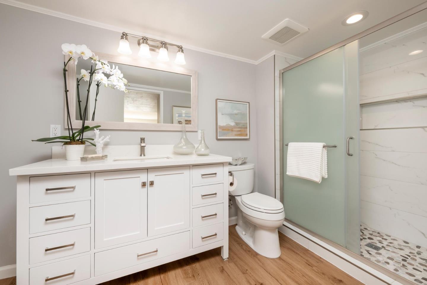 Detail Gallery Image 14 of 25 For 38 Weepingridge Ct, San Mateo,  CA 94402 - 2 Beds | 2/1 Baths