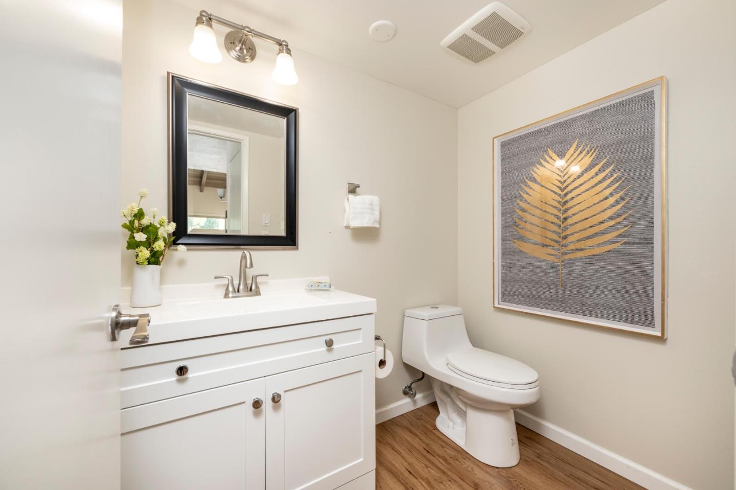 Detail Gallery Image 17 of 25 For 38 Weepingridge Ct, San Mateo,  CA 94402 - 2 Beds | 2/1 Baths