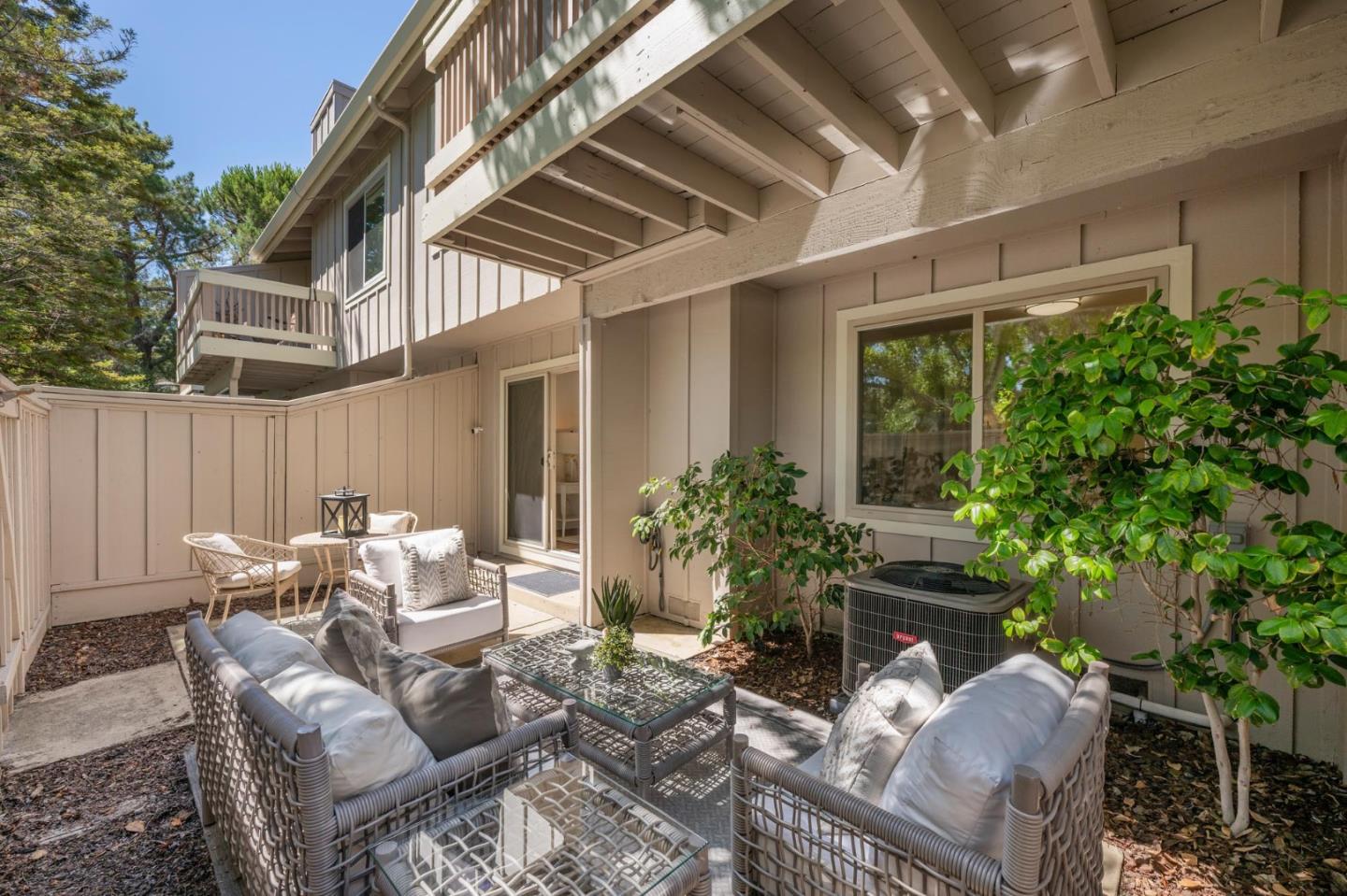 Detail Gallery Image 18 of 25 For 38 Weepingridge Ct, San Mateo,  CA 94402 - 2 Beds | 2/1 Baths