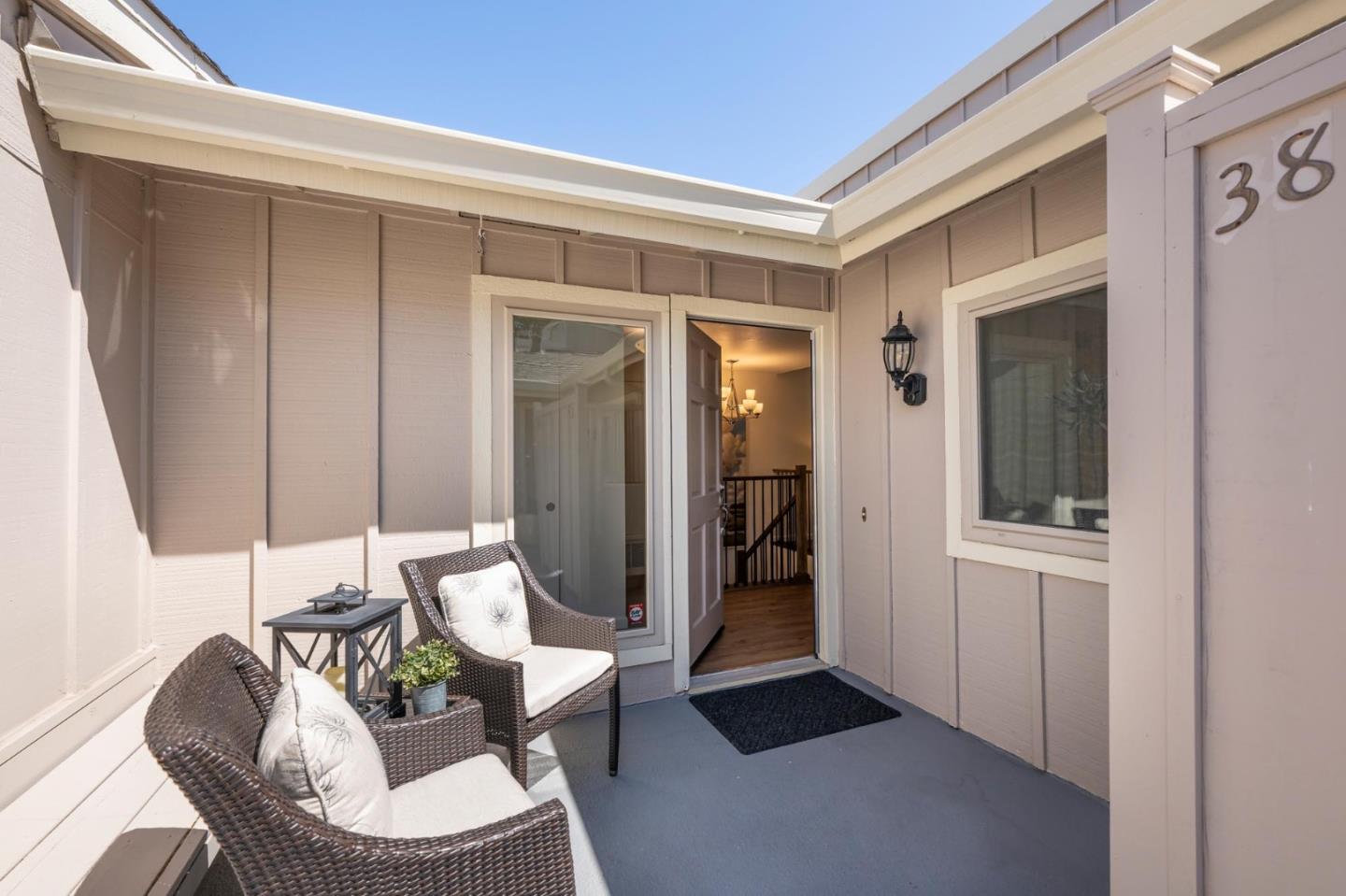 Detail Gallery Image 20 of 25 For 38 Weepingridge Ct, San Mateo,  CA 94402 - 2 Beds | 2/1 Baths