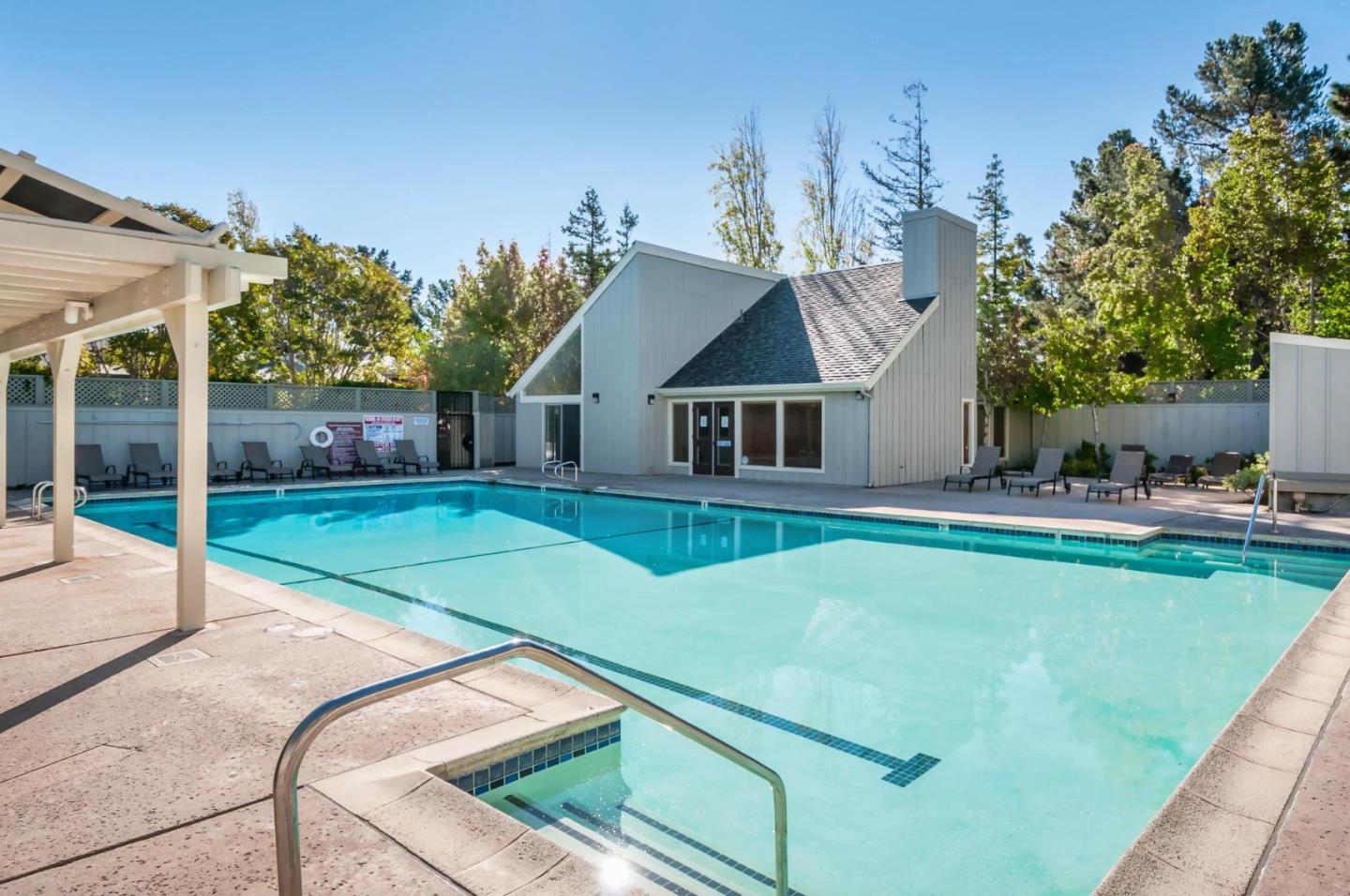 Detail Gallery Image 22 of 25 For 38 Weepingridge Ct, San Mateo,  CA 94402 - 2 Beds | 2/1 Baths