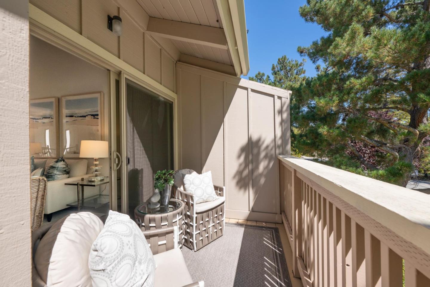 Detail Gallery Image 8 of 25 For 38 Weepingridge Ct, San Mateo,  CA 94402 - 2 Beds | 2/1 Baths