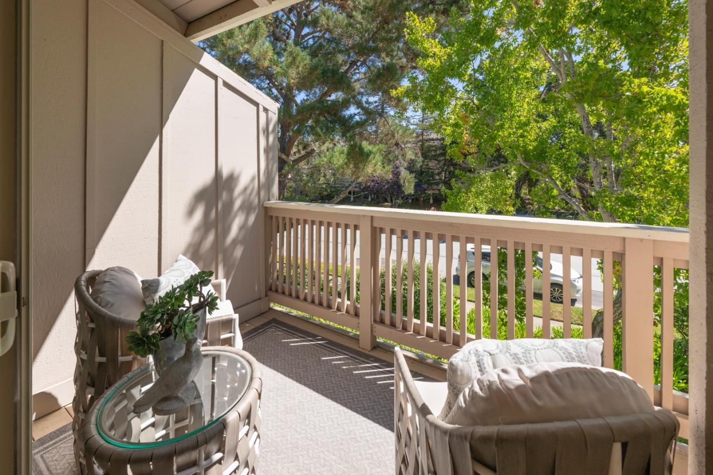 Detail Gallery Image 9 of 25 For 38 Weepingridge Ct, San Mateo,  CA 94402 - 2 Beds | 2/1 Baths