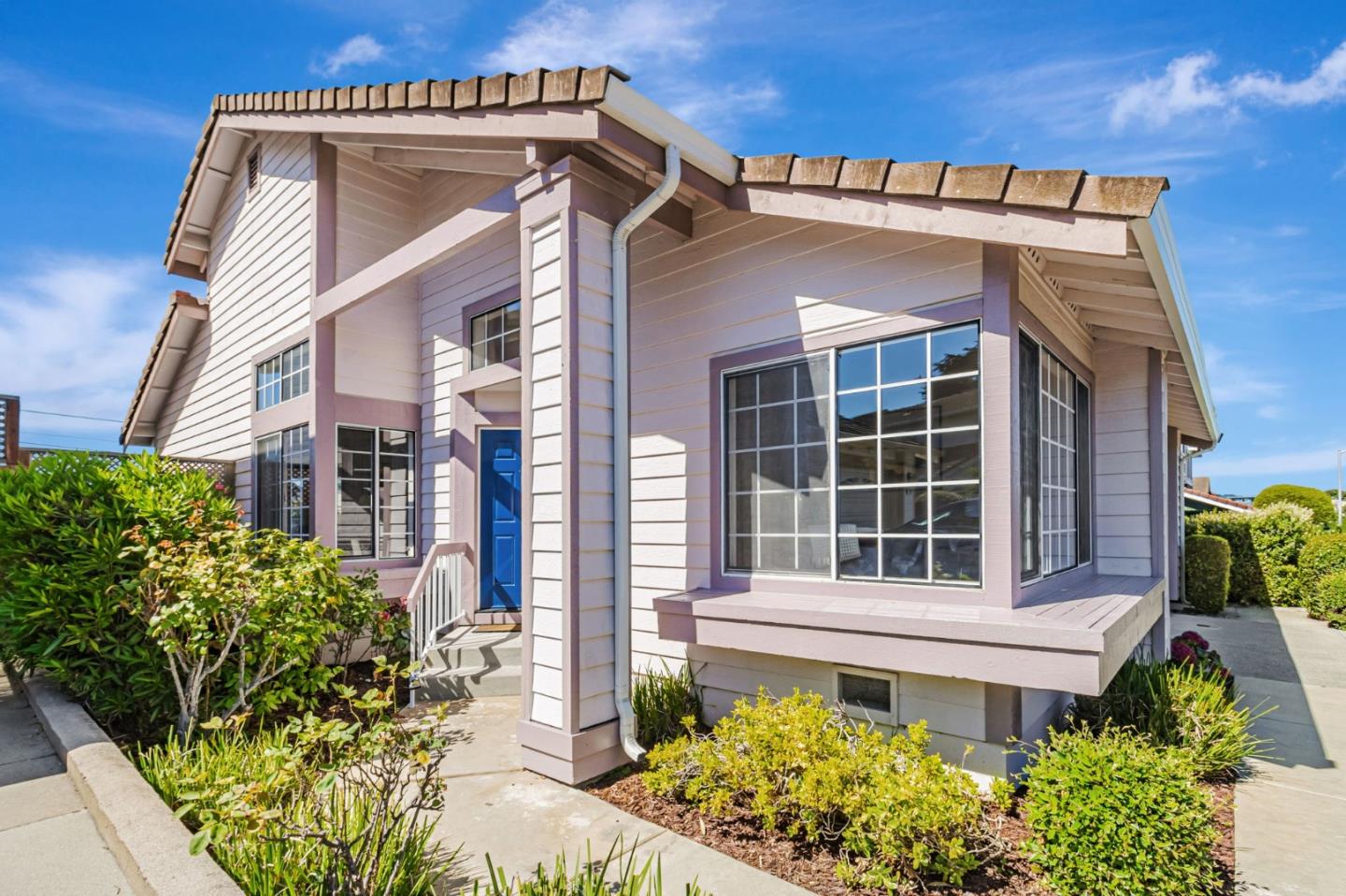 Detail Gallery Image 2 of 20 For 12 Treeside Ct, South San Francisco,  CA 94080 - 4 Beds | 3 Baths