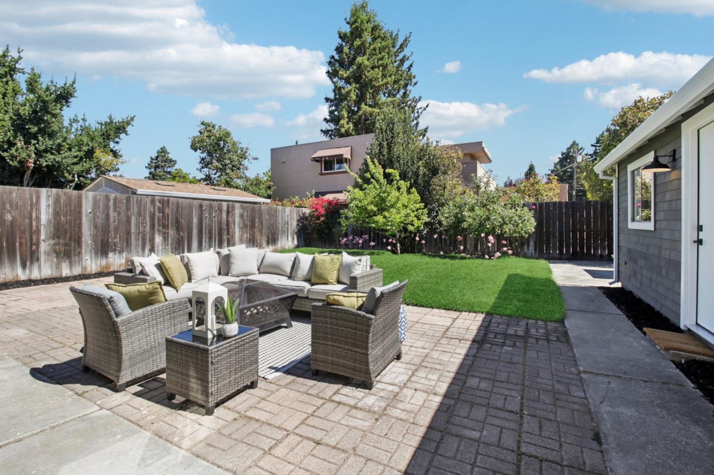 Detail Gallery Image 19 of 24 For 1397 Norman St, Redwood City,  CA 94061 - 3 Beds | 3 Baths